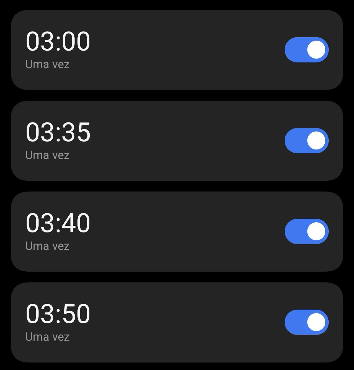 Cursii07's tweet photo. 00:41 acho que nem compensa dormir mais https://t.co/Wz6qKTCpoK