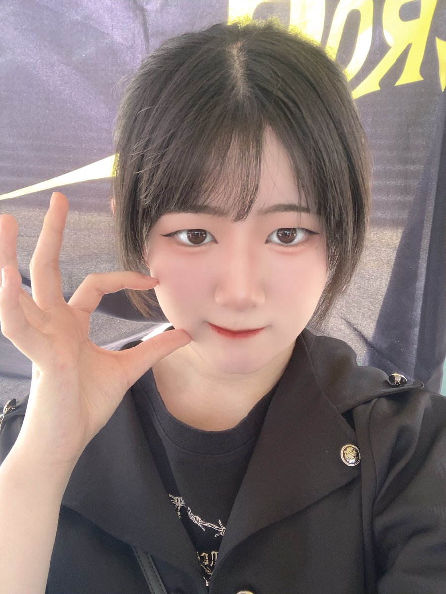 honeycomb_ayane's tweet photo. 7/26 MAHA-G
暑い中来てくださりありがとうございました！
一緒に熱中症対策気をつけてこの夏いーっぱい楽しもうね！
夜はRAGZAでノーアイです！
お待ちしてます💙🎵
#綾音
#あやね
#ハニカムプロモーション https://t.co/RdSovrbD43