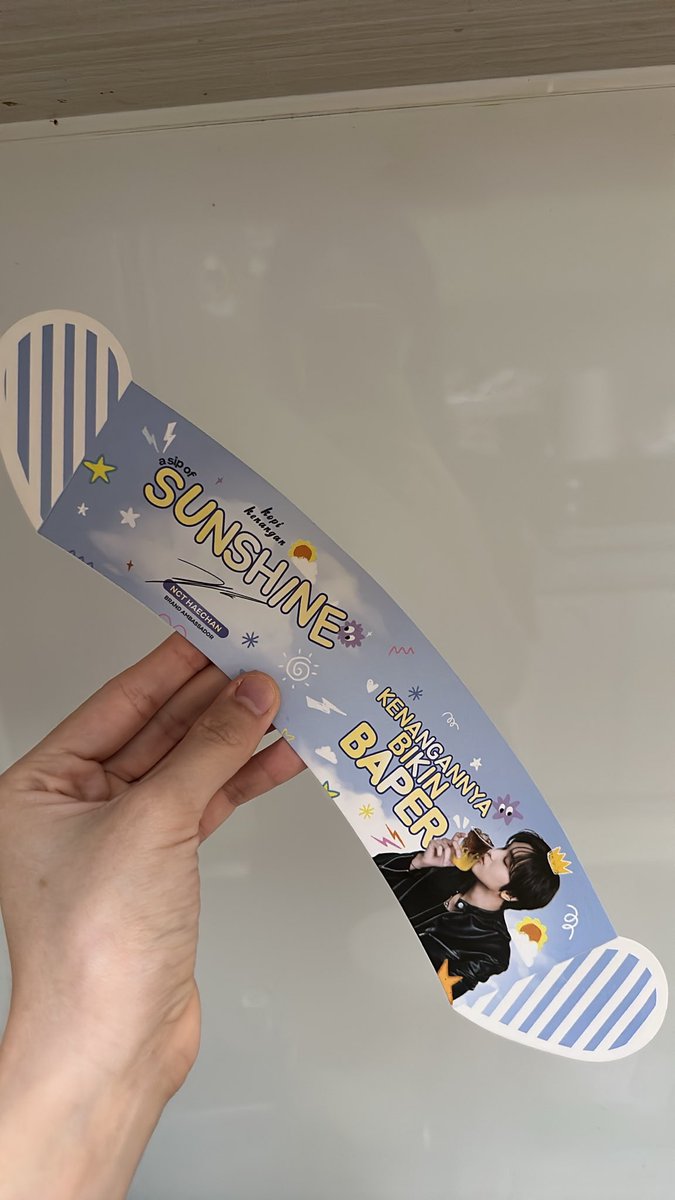bluekeukeu's tweet photo. baru sempet nyobain iniii, 
menurutku yg americano banana lebih kerasa hint banana nya trus yg banana latte rasa banana nya kek ngambang cm lewat aja kek gaterlalu pekat (ngerti gasih😭) https://t.co/kYE0gw8OFn