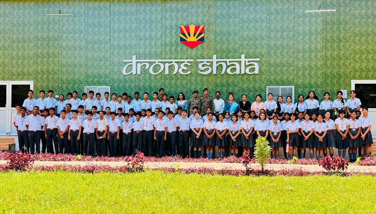 easterncomd's tweet photo. 𝐈𝐧𝐬𝐩𝐢𝐫𝐢𝐧𝐠 𝐲𝐨𝐮𝐧𝐠 𝐦𝐢𝐧𝐝𝐬. 𝐇𝐨𝐧𝐨𝐮𝐫𝐢𝐧𝐠 𝐨𝐮𝐫 𝐡𝐞𝐫𝐨𝐞𝐬. 𝐁𝐮𝐢𝐥𝐝𝐢𝐧𝐠 𝐭𝐡𝐞 𝐟𝐮𝐭𝐮𝐫𝐞.

Under the aegis of #EasternCommand, 78 students and 5 teachers from #ArmyPublicSchool, #Solmara visited a military drone facility on the occasion of the 27th #KargilVijayDiwas.

The students gained hands-on exposure to #FPV drones, simulators and drone operations, besides viewing a special #ADGPI film paying tribute to the courage, sacrifice and valour of the Kargil heroes.

युवा मनों को प्रेरणा। वीरों को नमन। भविष्य का निर्माण।

#पूर्वी_कमान के तत्वावधान में, #कारगिल_विजय_दिवस की 27वीं वर्षगांठ के अवसर पर #आर्मी_पब्लिक_स्कूल, #सोलमारा के 78 छात्रों एवं 5 शिक्षकों ने सैन्य ड्रोन सुविधा का भ्रमण किया।

विद्यार्थियों ने #FPV ड्रोन, सिमुलेटर एवं ड्रोन संचालन का प्रत्यक्ष अनुभव प्राप्त किया। इस अवसर पर कारगिल के वीरों के साहस, बलिदान एवं शौर्य को समर्पित #ADGPI की विशेष फिल्म भी प्रदर्शित की गई।

#भारतीय_सेना
#पूर्वी_कमान
#IndianArmy
#EasternCommand
#NationBuilding
#YouthEmpowerment 
#FutureLeaders 
#NationFirst

@adgpi
@SpokespersonMoD
@HQ_IDS_India
@indiannavy
@IAF_MCC
@official_dgar
@ProDefKolkata
@IndiaCoastGuard
@HQ_DG_NCC
@apstezpur
@Laxmanacharya54
@AssamRajbhavan

Facebook - https://t.co/tyBGUu8mjm
Instagram - https://t.co/xQkwiNVO0P