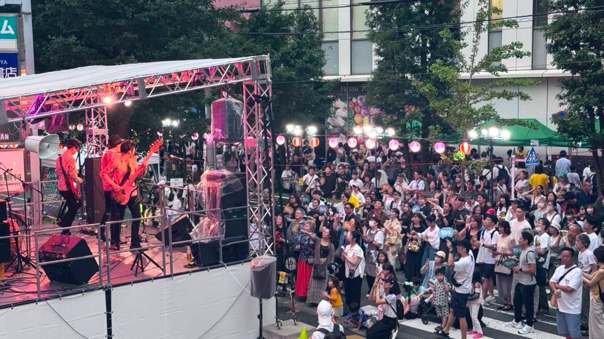 kohjilow39's tweet photo. 恋をしようよジェニーズ
7/25笹塚サマーフェスティバル

Thank you!!

1 Sha Ra Ra Ra Radio!!
2 恋の九十九里パイプライン
3 東中野レイニーブルース
4 ブルー・シャトウ
5 夜明けのペイズリーラブ
6 She Loves You https://t.co/mYomm1p8DU