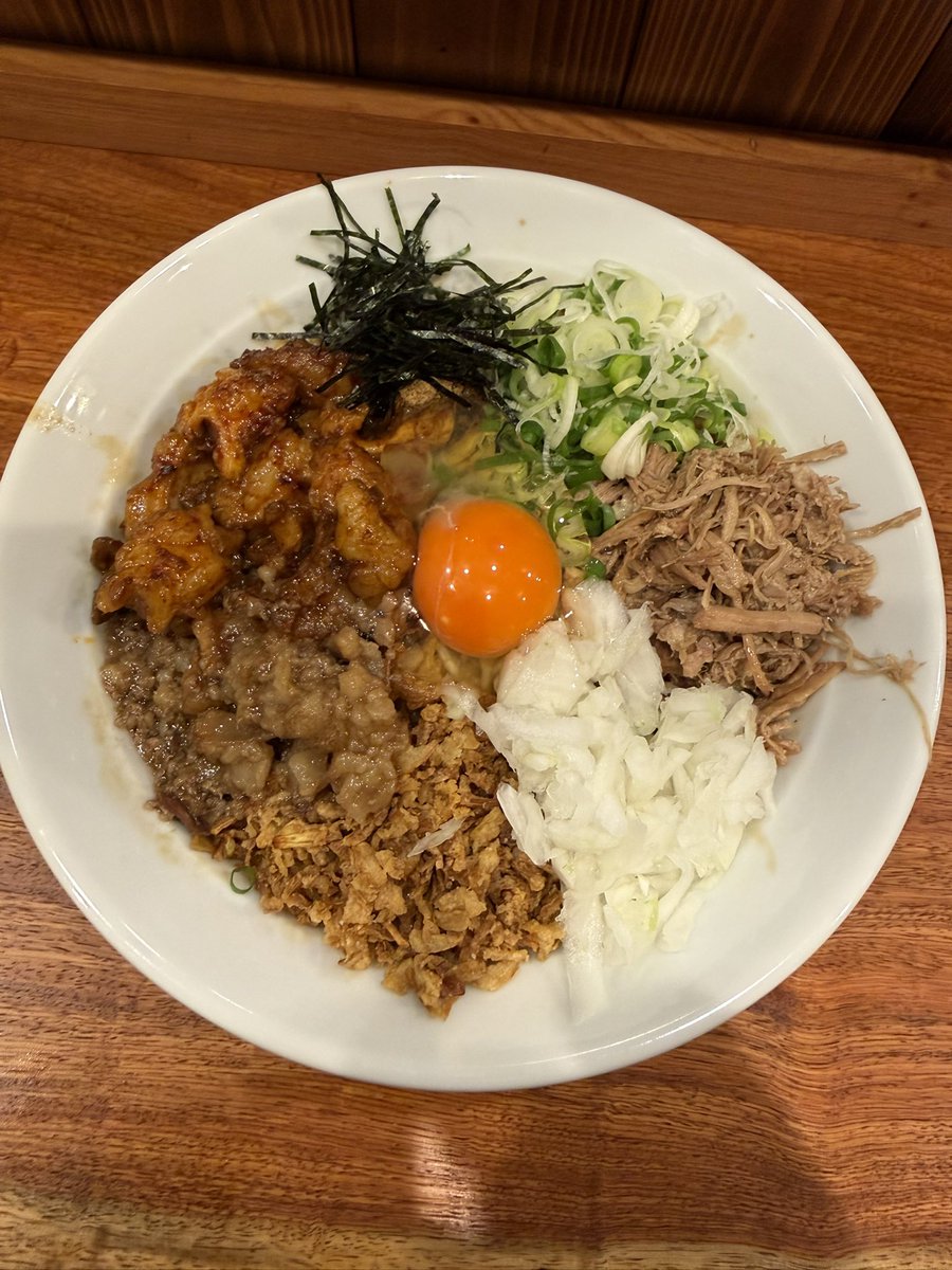 wolfgang1744's tweet photo. 麺に始まり麺に終わる【まぜ麺専門店】限定神戸牛ホルモンまぜ麺400追い🍚今日はゲリラ限定を求め2号店へ😉甘辛くプリっとしていて旨味たっぷりなホルモンが絶品😋タレやトッピング類とも相性抜群😉ゴワワシ麺､締めの追い🍚最後まで美味しいスペシャルな一杯😋オーナーさん､kanaさんごちそうさま😆 https://t.co/S79cUbT4WI