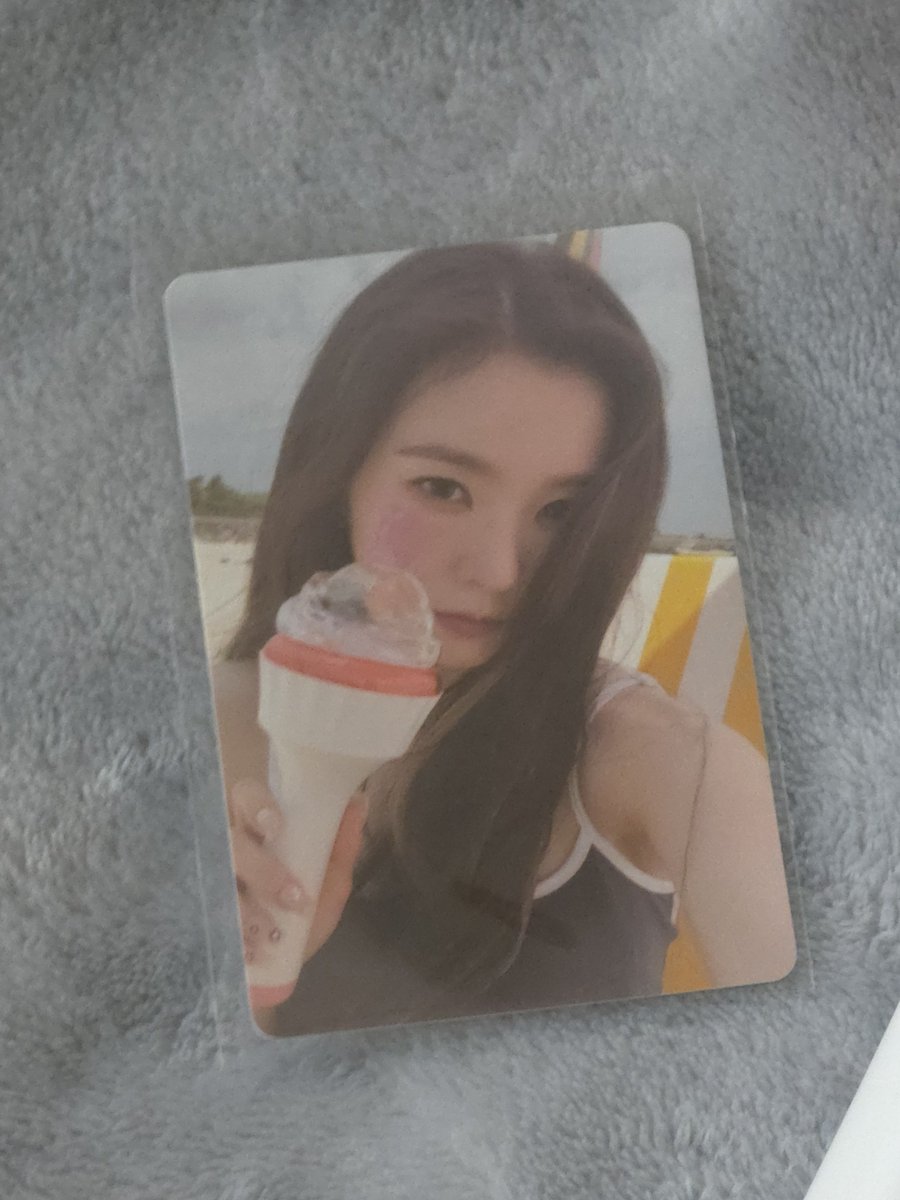irene_global's tweet photo. Irene's photocard for the new Red Velvet lighstick 🩷

© okzooya
#IRENE #아이린 #RedVelvet @RVsmtown https://t.co/TB7cCeFOqd