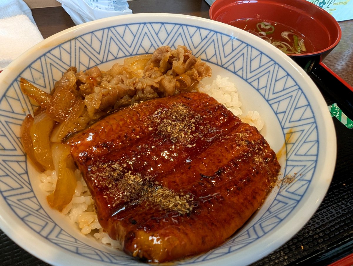 moketaka's tweet photo. 朝一釣りに行く→悪天候で即帰港
暇なので金沢帰る→パチ屋
メダル無くなる→銀弾飛ばす
＃茶色は美味い https://t.co/xumfr7ntSF