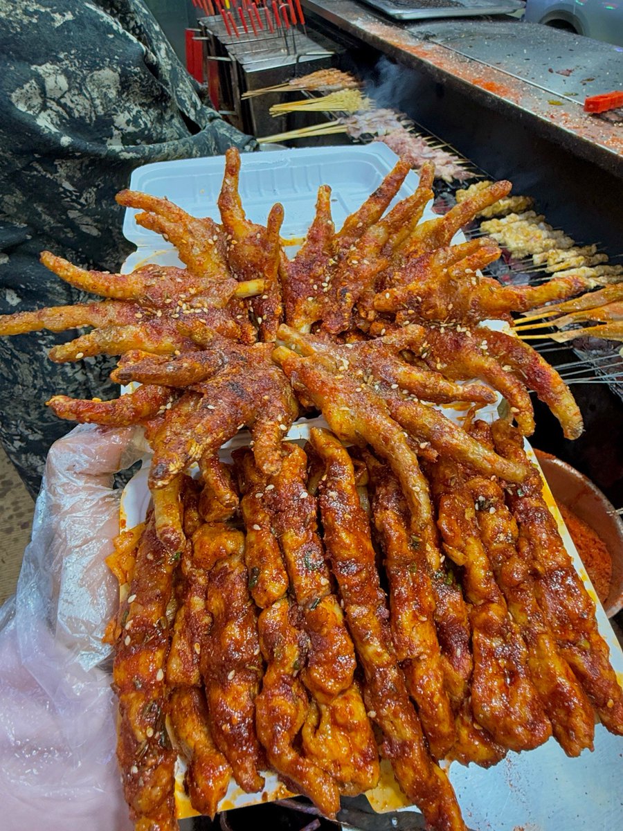 OGeorgia2561's tweet photo. Craving something warm and crispy on this cool evening Found the perfect street side fried chicken skewers with charred edges and a spicy kick—yes, that’s the vibe! https://t.co/fg5UpLbmkG