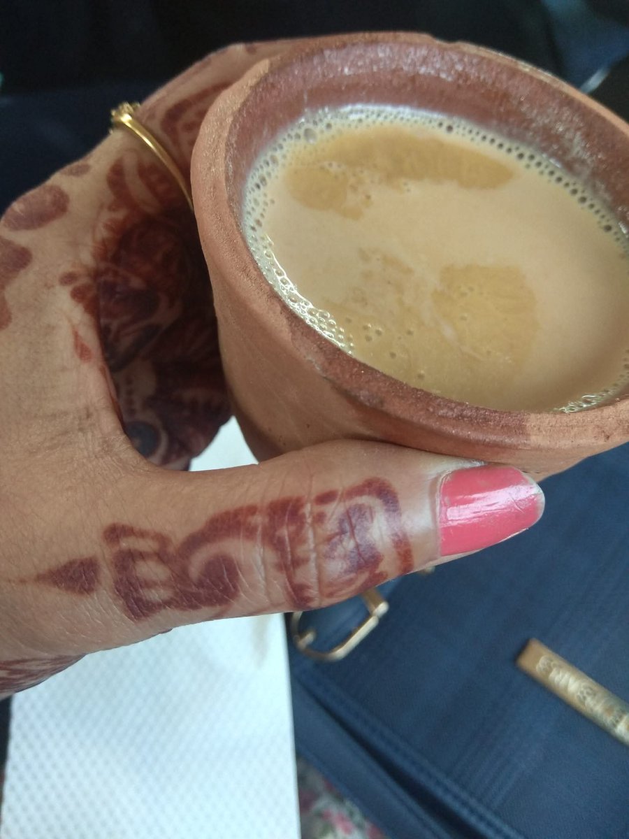 Richaghumare's tweet photo. चाय की खुशबू,
इतवार की फुर्सत,
यही तो ज़िंदगी की सबसे खूबसूरत दौलत है। ☀️☕
#Chailover https://t.co/KYGwo5YX8M