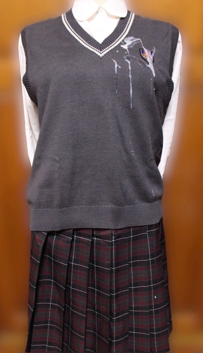 R22bkk2222's tweet photo. 校章のまわりにべっとり…
#服ぶっかけ
#制服ぶっかけ https://t.co/vP6n4KAvhu