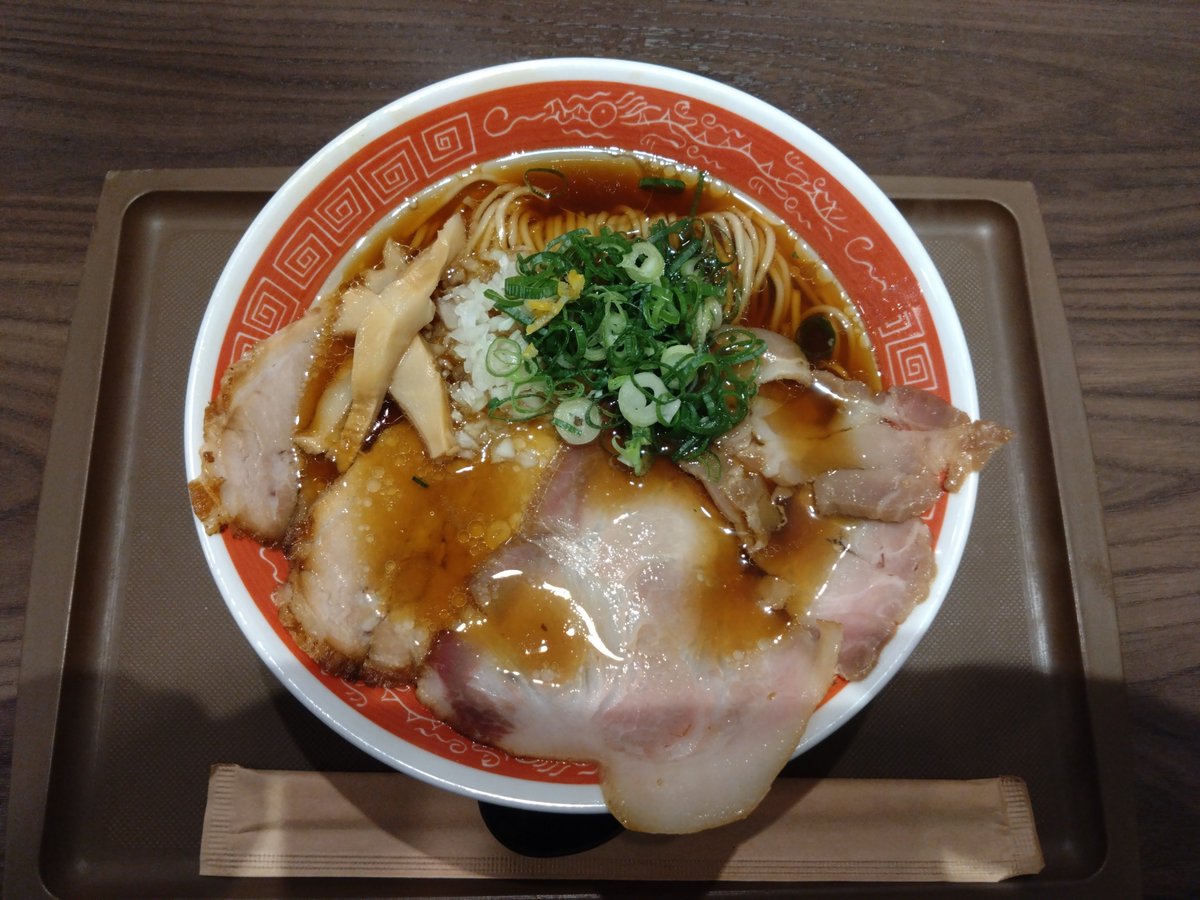 gutsmarker's tweet photo. 今日は涼しく感じるので…温かいラーメン🍜
最近は冷し中華ばかりだったので…。 https://t.co/3KeSenmBse