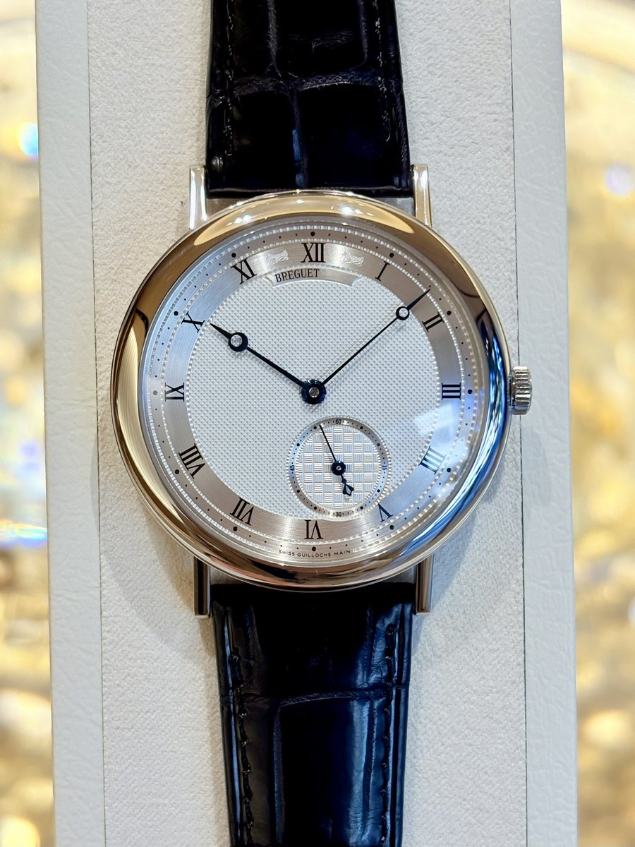 MONTAGNEnagoya's tweet photo. 【新入荷速報】
ブレゲ「クラシック」
Ref.5140BB/12/9W6

風防ガラス/ケースバックが柔らかに膨らみ、全体的に優しい印象のブレゲ クラシック。40.5mm径で文字盤の余白を楽しめる一本です✨

#クラシック #ドレスウォッチ
#名古屋 で #ブレゲ なら #モンテーヌ https://t.co/PjKowuXEuF