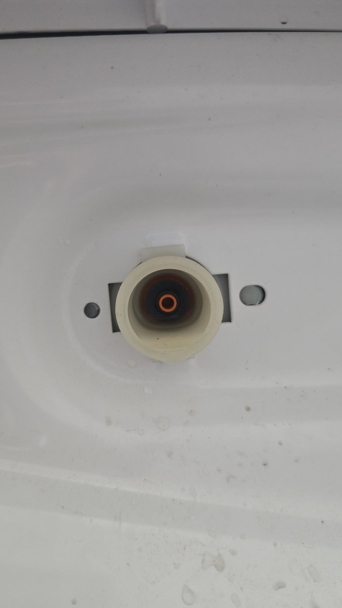 ariafahmi's tweet photo. Berhasil memperbaiki mesin cuci yang error (valve intake/inlet) dengan bantuan chatgpt. Suatu kemudahan buat kita, tetapi ancaman bagi tukang servis mesin cuci. Bukti nyata AI menggantikan tenaga kerja manusia. AI is scary.. #AI https://t.co/0XxlQNKzCb