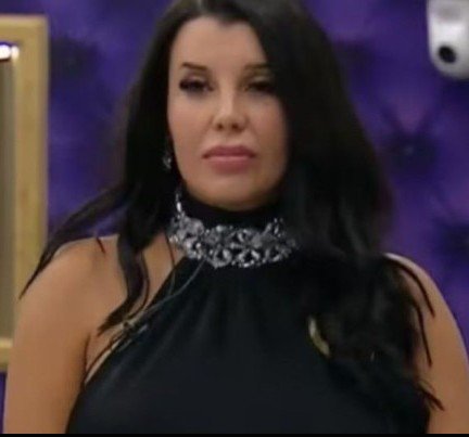 COMOMIAMORR's tweet photo. FUERTE CRUCE ENTRE LUANA VS CHARLOTTE 

¿A QUIÉN BANCAS?

❤️ LUANA 

🔄 CHARLOTTE 

#GranHermano https://t.co/gpRahNYwmY
