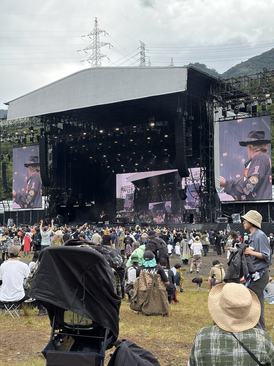 kazzh2's tweet photo. ヘヴン往復した後、 Donovan Frankenreiter の演奏に身をまかせる。往年の名曲Freeや親子2世代のバンドで良い時間 https://t.co/D9QrRBsBcz
