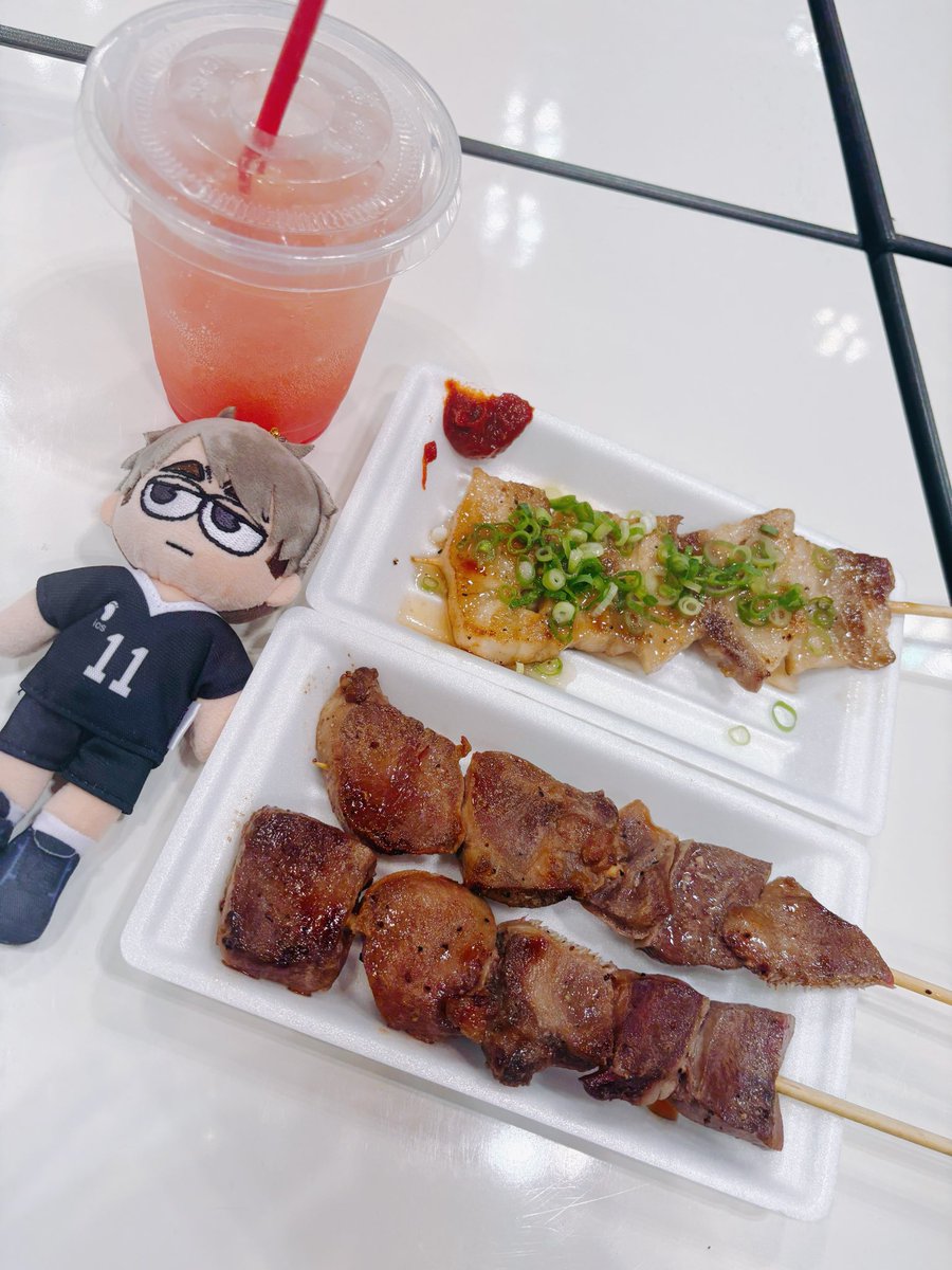 aesop_nui's tweet photo. これはワンフェス飯を堪能するサムぬい。 
 #819サムぬい https://t.co/1I8jPJgEvP