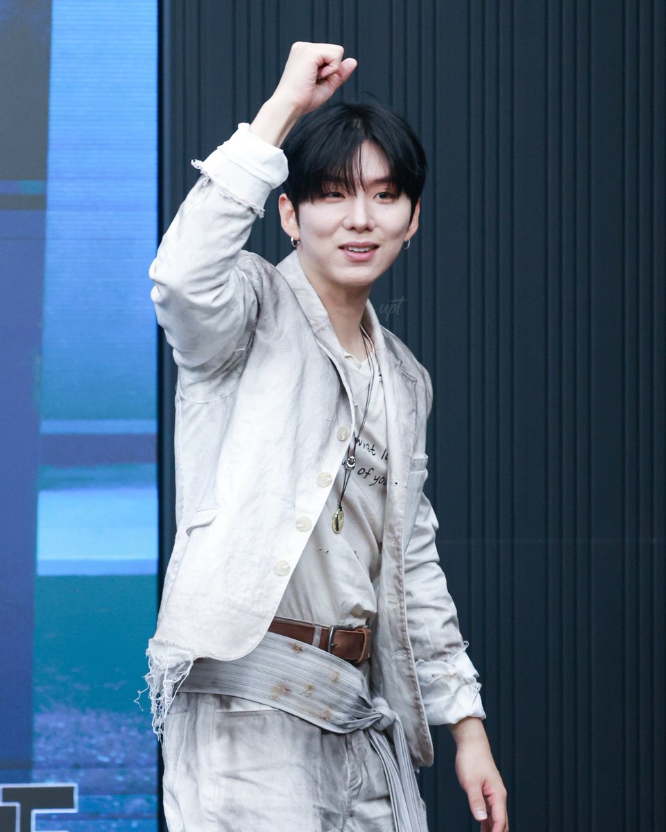 mbb_da_'s tweet photo. 260712 헬로라이브 대면 팬싸

월요일 화이팅!

#몬스타엑스 #MONSTA_X 
#기현 #KIHYUN https://t.co/PpZQgVxgNC