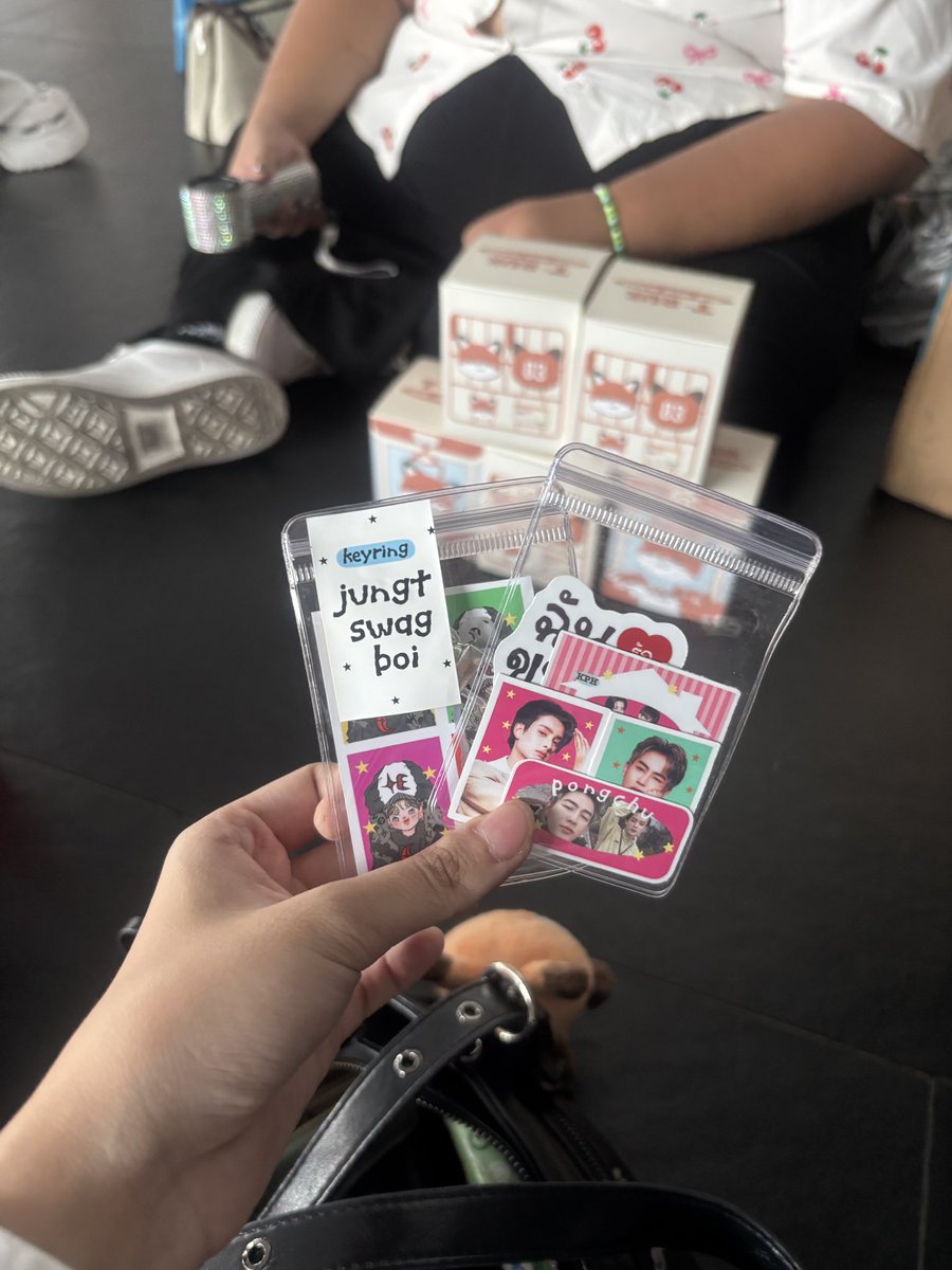 mgeollee's tweet photo. อยู่ตรงนี้คับฮอล 5
#BUS_LIGHTASONE_D3 https://t.co/hJB47bO5Pb