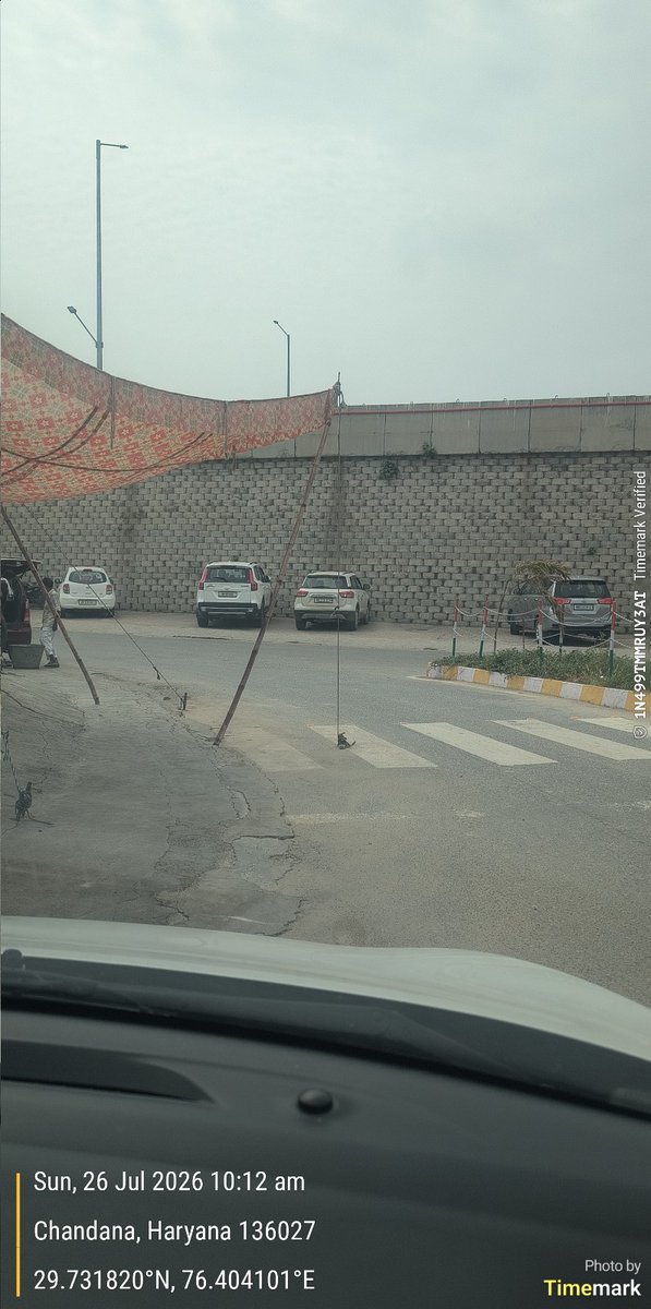 satyakreshan's tweet photo. @HaryanaPwd @NHAI_Official 
Titrammod के पास यह इतना ज्यादा अतिक्रमण, पहली बार देखा। बीचों बीच सड़क पर टेंट लगा कर Hotel चलाया जा रहा है। काले ड ढाबा 
Accident ko bulava deta hua .
Kindly look in the serious matter https://t.co/YibyGvv55V
