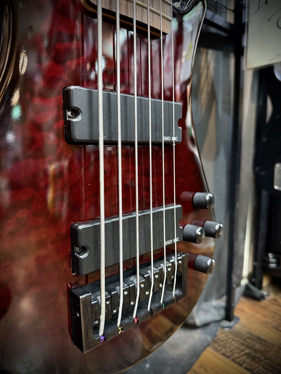 hiroshimaBB's tweet photo. 6弦ベース!!中古入荷です🔥
#Spector
Legend 6 Classic (Black Cherry)
テクニカルなプレイから
コードワーク、ソロプレイまで
幅広く対応します!!
これから多弦ベースに挑戦したい
方にもおすすめですよ👍✨
デジマート
https://t.co/MtTDHEYHPU
#スペクター
#多弦
#ベース https://t.co/eHC2p9Uz5x