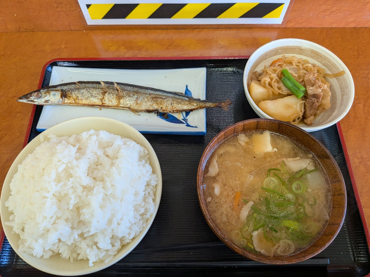 Rimo_AA_DZ's tweet photo. なんか最近半田屋の近くでの用事が多いなぁｗ
つまりランチは半田屋ヽ(=´▽`=)ﾉ
微妙におかず少なかったけどなんとか確保〜 https://t.co/yRf6gCPph2