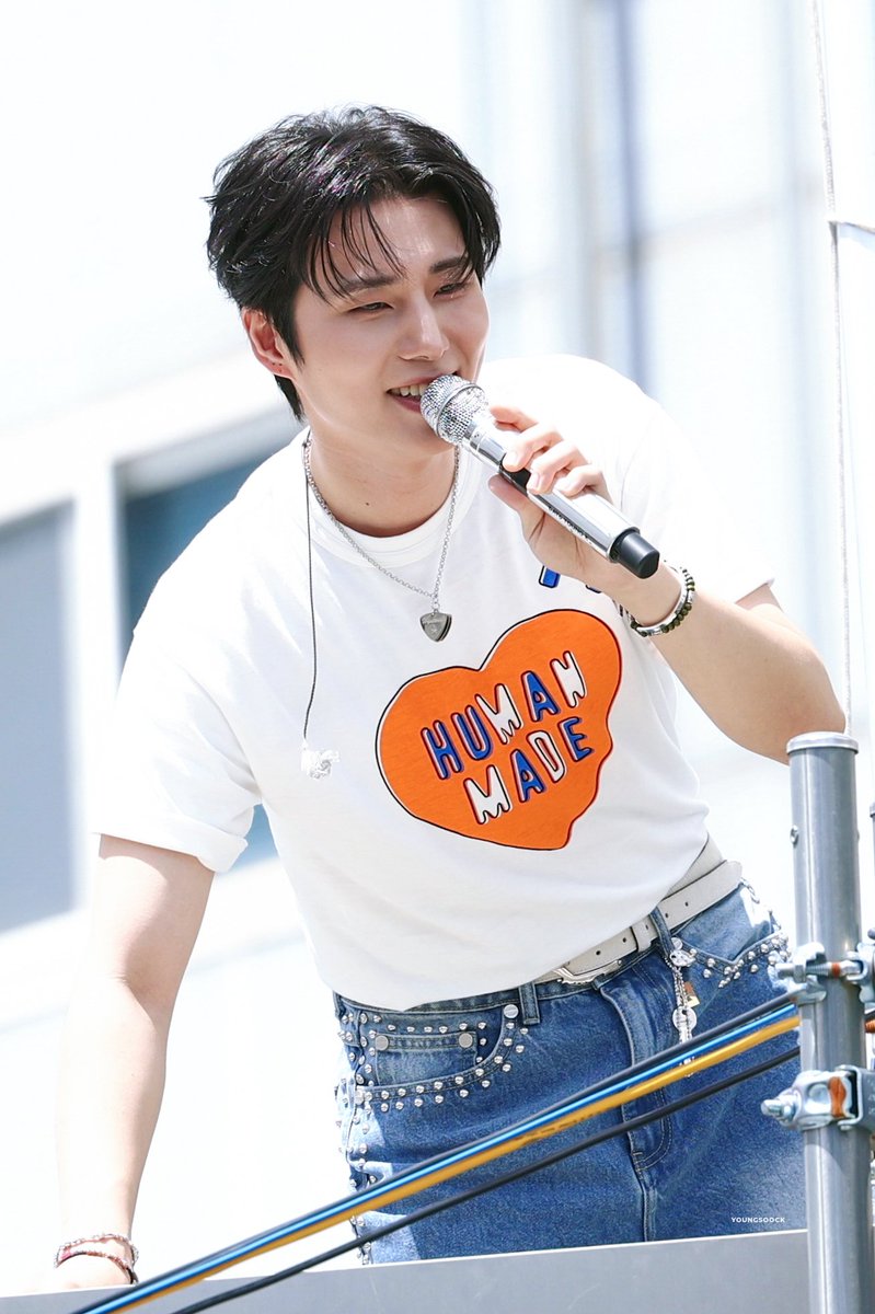 youngsoock's tweet photo. 260726
Young K 2nd Full Album 
<YOUNGEST> 
Busking Live 2 🎤

#데이식스 #영케이 #YoungK
#Shut_The_Door https://t.co/55KHGcAVFb