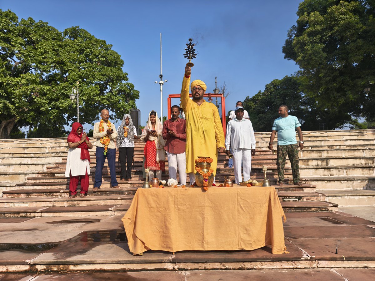 nssupindia's tweet photo. आज सूर्य देव जी की भव्य आरती में मुख्य अतिथि के रूप में ग्रामसभा- कुढ़ा केशवपुर, अयोध्या क्षेत्र के होनहार छात्राओं का आगमन हुआ।
आज प्रातःकाल श्री सूर्य देव जी की 669वी भव्य मंगला आरती संपन्न हुई।।
आप सभी श्रद्धालुओं की सभी मनोकामना पूर्ण हो।।।
अध्यक्ष अविनाश तिवारी 9151203008 https://t.co/lRTUusjEuq