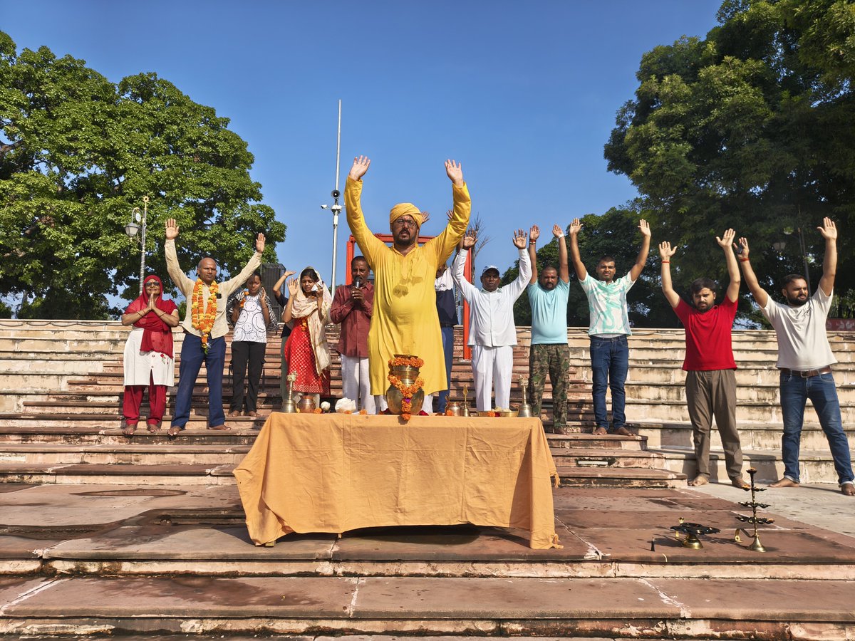 nssupindia's tweet photo. आज सूर्य देव जी की भव्य आरती में मुख्य अतिथि के रूप में ग्रामसभा- कुढ़ा केशवपुर, अयोध्या क्षेत्र के होनहार छात्राओं का आगमन हुआ।
आज प्रातःकाल श्री सूर्य देव जी की 669वी भव्य मंगला आरती संपन्न हुई।।
आप सभी श्रद्धालुओं की सभी मनोकामना पूर्ण हो।।।
अध्यक्ष अविनाश तिवारी 9151203008 https://t.co/lRTUusjEuq