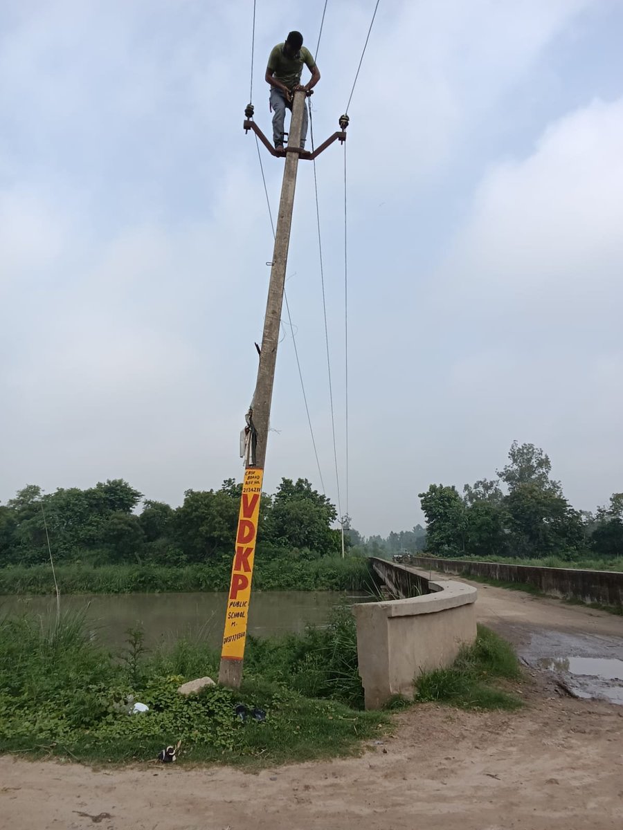 pvvnlhapur's tweet photo. सुरक्षित कांवड़ यात्रा के लिए सजग विभाग!🚩
मार्ग पर पोल का अनुरक्षण कार्य किया जा रहा हैं।ताकि विद्युत उपभोक्ताओ को निर्बाध विद्युत आपूर्ति मिल सके।
#GoodGovernance #Maintenancework
@aksharmaBharat
@AKSharmaOffice
@pvvnlbulandshr
@EMofficeUP
@UPPCLLKO
@MdPvvnl
@DmHapur https://t.co/9319BgXytM