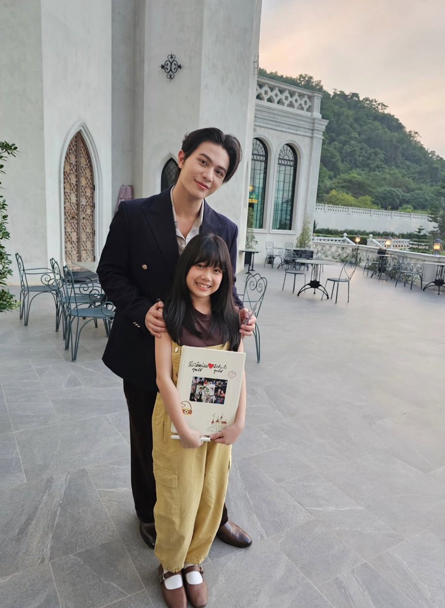 valcrazyforWE's tweet photo. UNCLE ROME AND UNCLE MOK😭😭😭😭😭😭😭😭😭😭😭😭😭😭😭

the Arseni Fanily scratch book is so cute!! 

#PeachAndMeSeriesEP3 #WilliamEst https://t.co/zKv8PxU9mR