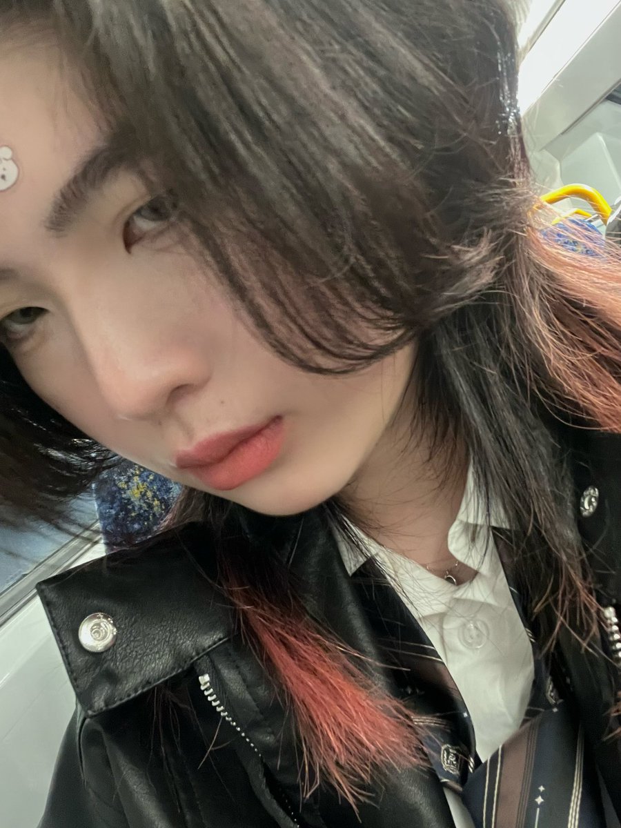 Kphoenxick's tweet photo. @swuw99 去见老婆 https://t.co/A0Lt7Yru9R
