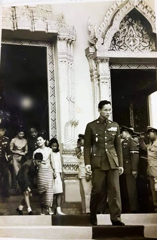 moonoi_punthai's tweet photo. #เรารักสถาบันพระมหากษัตริย์
"ผู้ที่จะรักษาความเป็นไทยได้มั่นคงที่สุด ดี และเหมาะสมที่สุด ไม่มีใครอื่นนอกจากคนไทย เพราะฉะนั้นไม่ว่าจะอยู่ ณ แห่งใด คนไทยมีหน้าที่ต้องรักษาความเป็นไทยเสมอ"

 (พระราชทานแก่สมาคมนักเรียนไทยในประเทศญี่ปุ่น เมื่อวันที่ 27 กุมภาพันธ์ พ.ศ. 2537) https://t.co/6MdTSw0s0f
