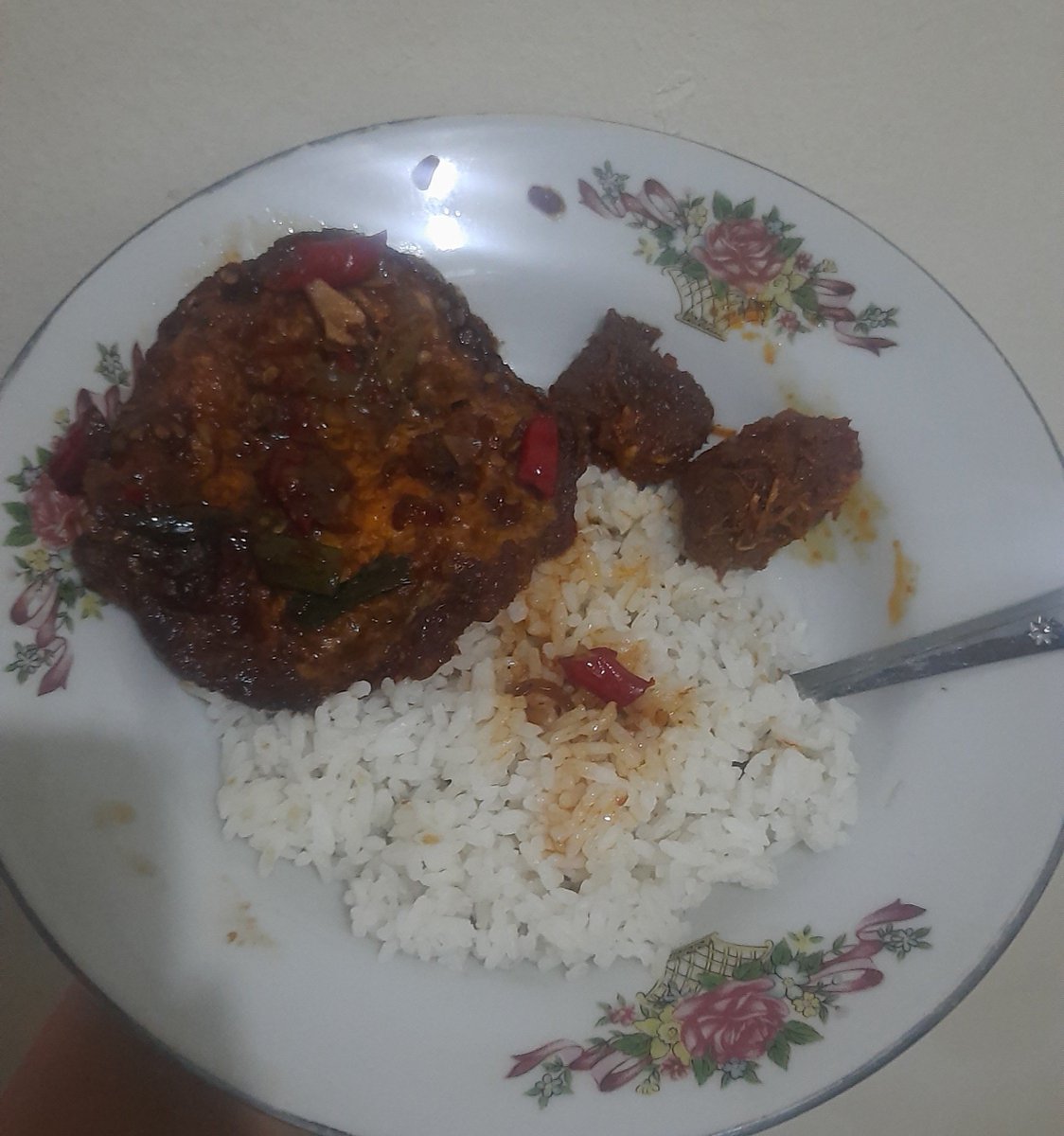 aquangirl's tweet photo. Siapa yg sarapannya dirapel sama makan siangg??? https://t.co/tuZKmvLqwj