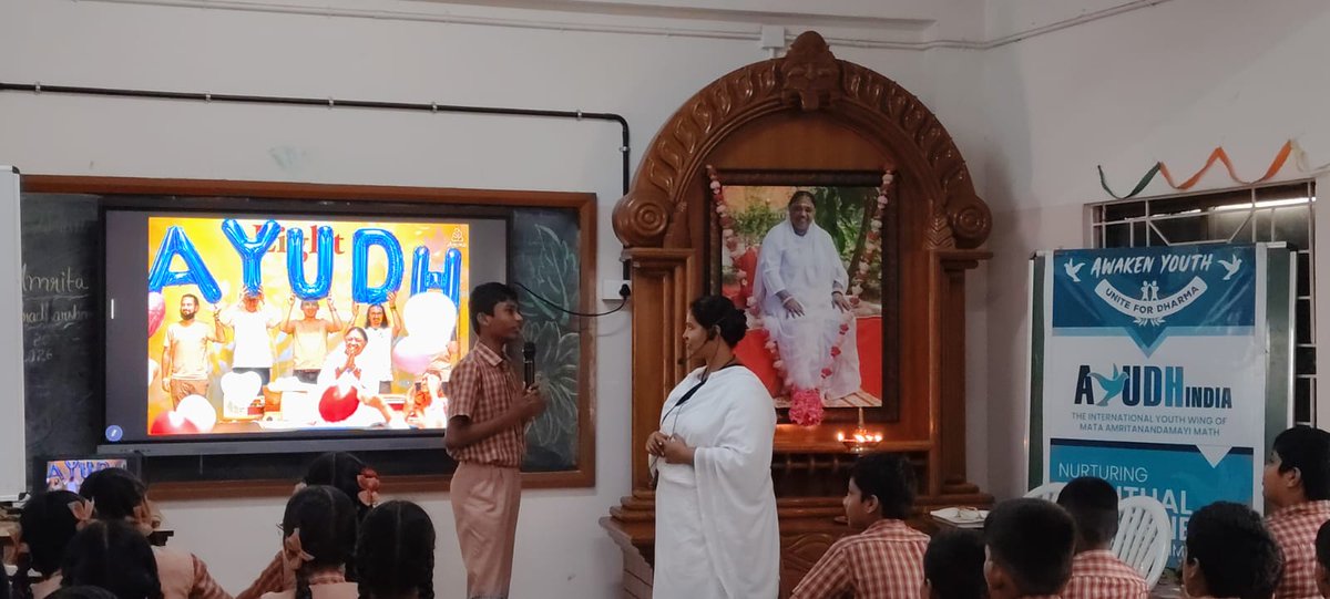 ayudh_india's tweet photo. The most meaningful measure of inspiration is the willingness to serve.

The enthusiasm of students at Amrita Vidyalayam, Ettimadai to join AYUDH as volunteers reflected the impact of Amma's message of selfless love and compassionate action.

#AYUDH #Ettimadai #YouthForService https://t.co/HhVHuhayAP