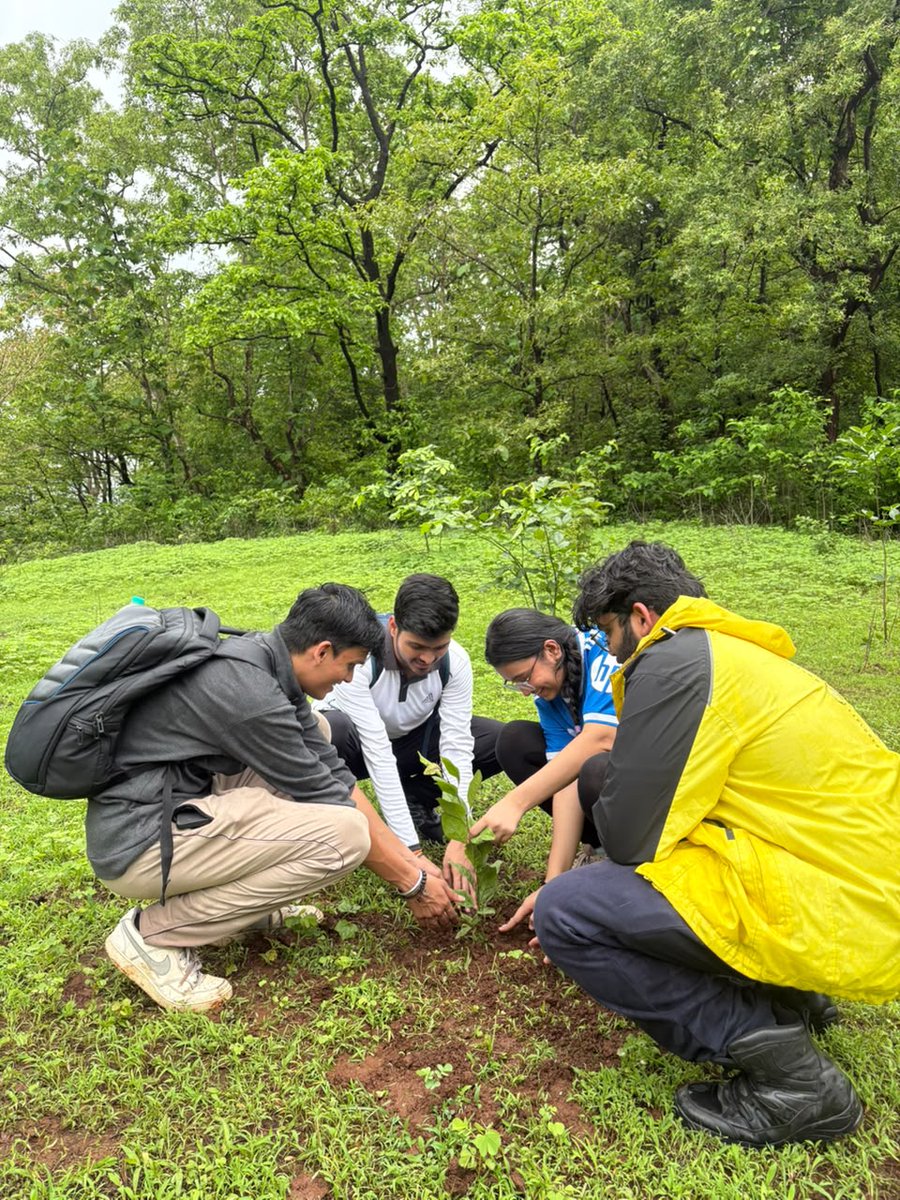 ESDSDataCenter's tweet photo. One step closer to Our 𝐌𝐢𝐬𝐬𝐢𝐨𝐧 𝐨𝐟 𝐏𝐥𝐚𝐧𝐭𝐢𝐧𝐠 𝟏 𝐛𝐢𝐥𝐥𝐢𝐨𝐧 𝐭𝐫𝐞𝐞𝐬.🌱

Twenty thousand more reasons to believe that small actions, when taken together, can reshape the future. Today, ESDSians came together across 𝐍𝐚𝐬𝐡𝐢𝐤 𝐚𝐧𝐝 𝐌𝐮𝐦𝐛𝐚𝐢 𝐭𝐨 𝐩𝐥𝐚𝐧𝐭 𝟐𝟎,𝟎𝟎𝟎 𝐬𝐚𝐩𝐥𝐢𝐧𝐠𝐬, united by a shared commitment to a greener future.

This initiative has become a part of who we are. Every plantation drive reminds us that building a better future isn't limited to technology; it also lies in protecting the environment we all share.

Years from now, these saplings will grow into something far greater than what they look like today. And we'll know we played a small part in that journey.

Here's to growing greener, together. 💚

#ESDS4U #GreenFuture #Mission1BillionTrees #Sustainability #Sustainablefuture