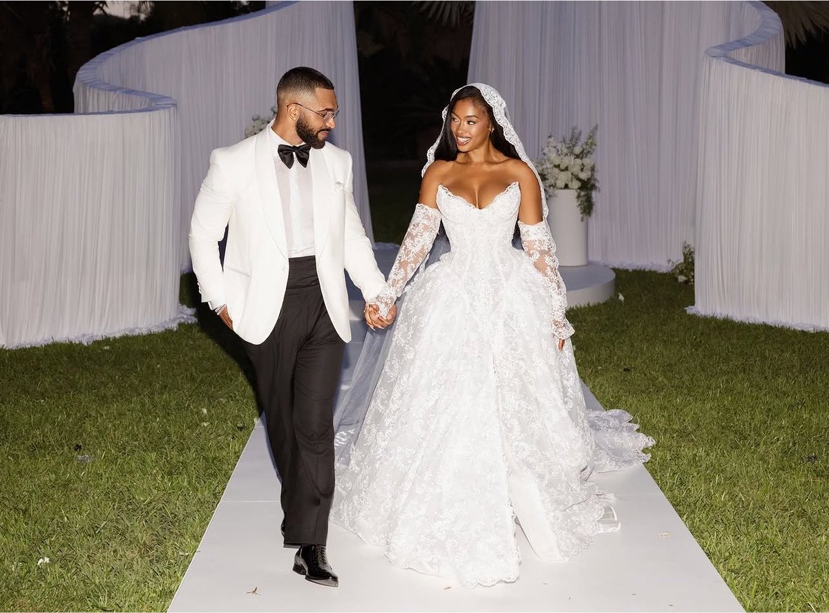 SunnyBanks_'s tweet photo. Mr &amp; Mrs. Lapley 😍 Miracle and Tyler look lovely in photos she shared of her wedding day. https://t.co/AVSDqZNRDE