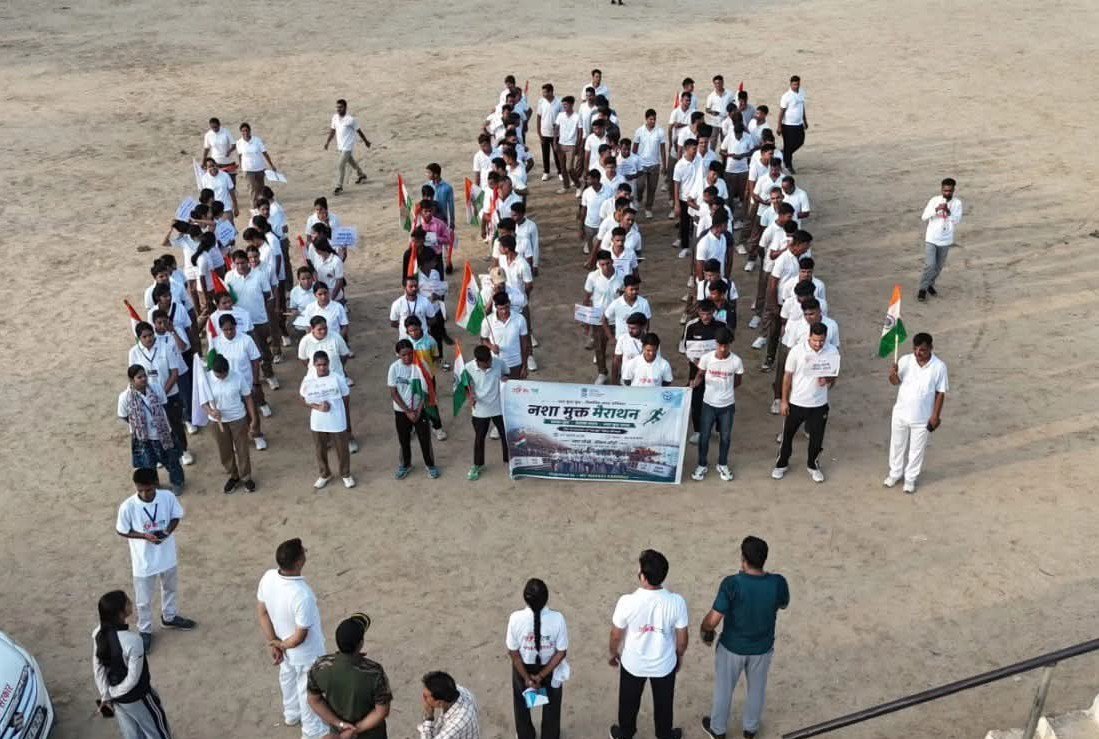 NYVVg4's tweet photo. कन्नौज को नशामुक्त बनाने का संकल्प ! युवा शक्ति ने मैराथन दौड़ लगाकर दिया नशामुक्ति का मजबूत संदेश।
#NashaMuktMarathon #NashaMuktBharat #NashaMuktKannauj #MYBharat #MYBharatKannauj #ViksitBharat #YuvaShakti #DrugFreeIndia #RunForChange #HealthyYouthHealthyIndia https://t.co/VsTYa2mFki