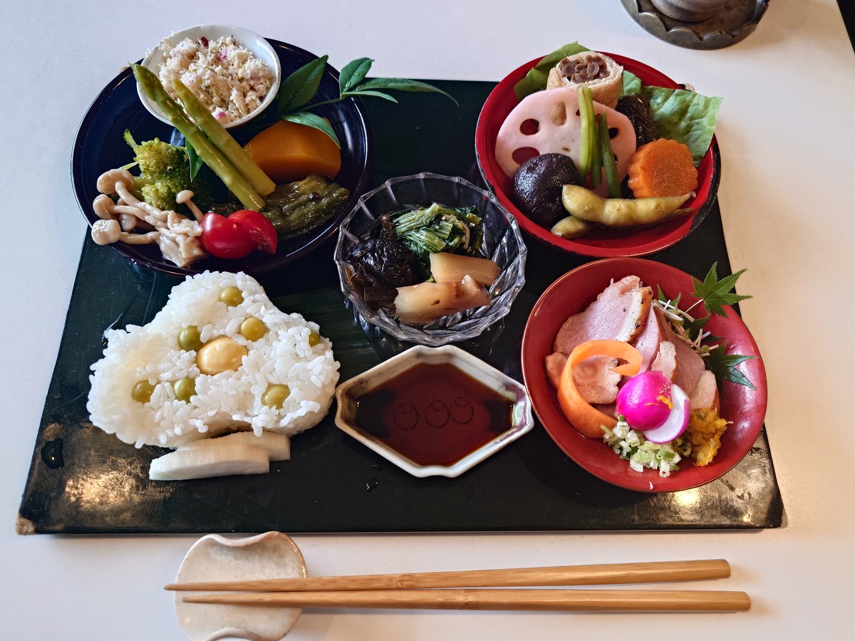 ham_nkreset's tweet photo. 昼食は「円」にて、昼の御膳。
ならまち方面を開拓です。 https://t.co/A3uQVAsMwb