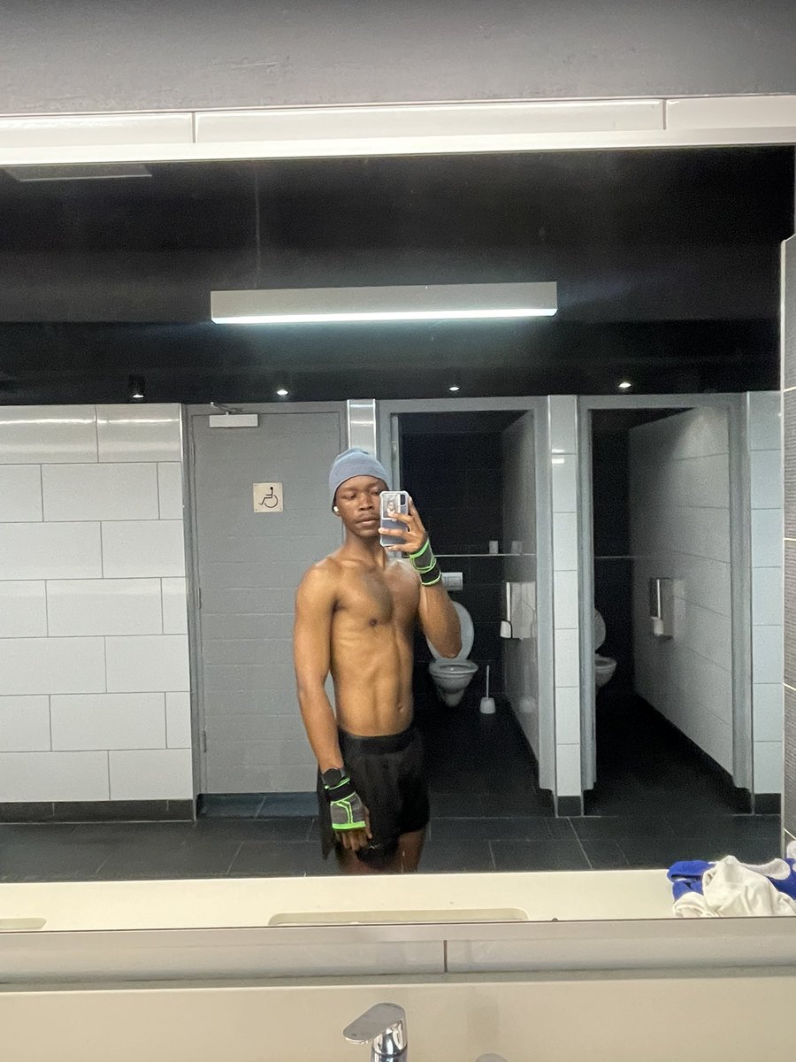 TshepangMitch's tweet photo. I think I should stop the weights for a bit😮‍💨 https://t.co/Cwztn1c6pO