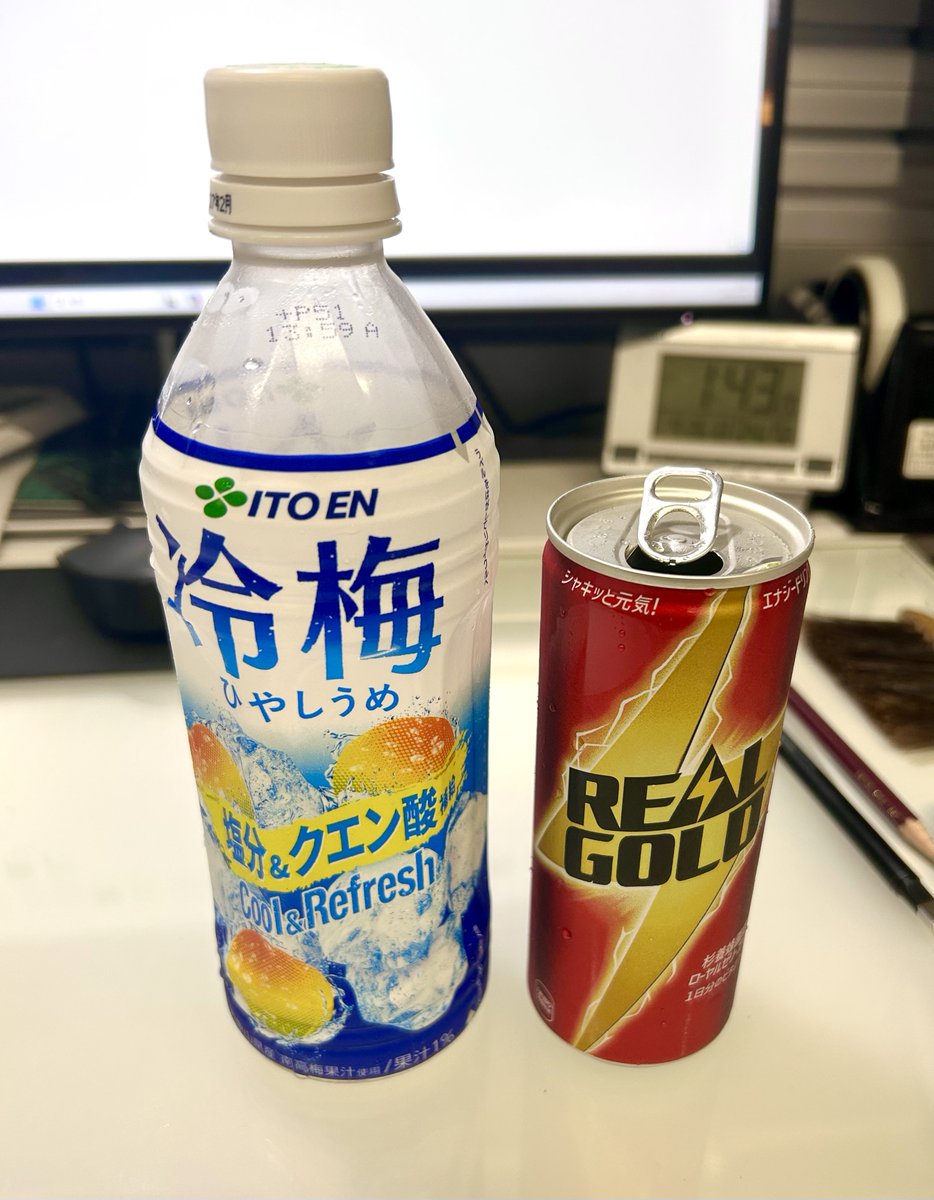 sylphy9291's tweet photo. 銭湯行くと、オロポ（オロナミンC➕ポカリ）とかデカポ（ドデカミン➕ポカリ）とかあるけど本日の作業ドリンクは冷やし梅➕リアルゴールド🥤なかなか良い https://t.co/VHfw6DSFp6