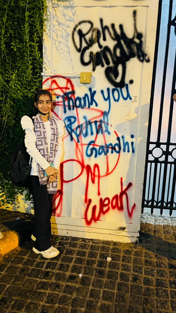 bharatjodo's tweet photo. Gen Z knows who stood with them. 
Gen Z knows who fought for them.
@RahulGandhi ❤️ https://t.co/1VaajAQ3IX