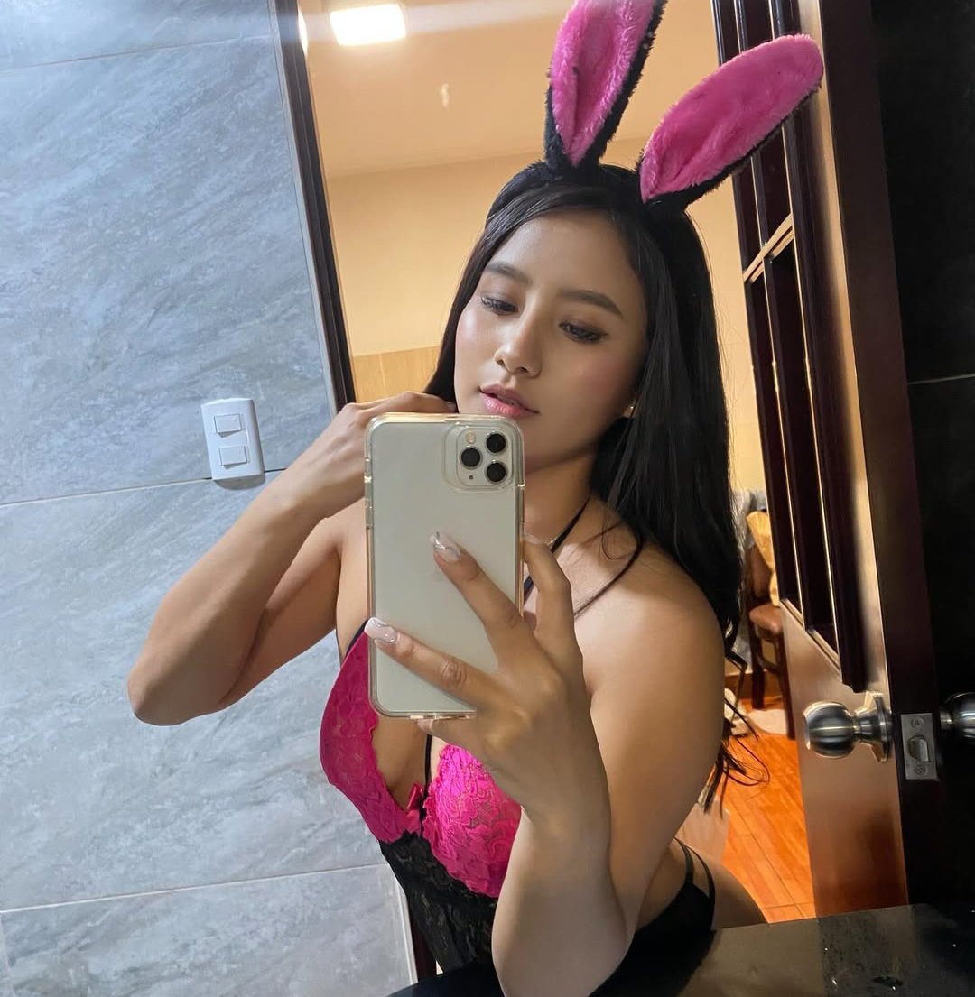 caroljulon's tweet photo. Buenas noches♥️😈 https://t.co/MxzWyvEt4K