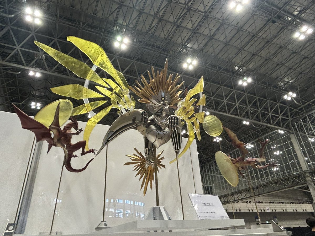 T0YLET's tweet photo. デュエル•マスターズより

「光器ペトローバ」

幕張メッセに降臨しております…!!

令和にペトローバフィギュアが爆誕することに驚く方が多数…製作者の趣味です

会場にいる方は是非！

#デュエルマスターズ
 #WF2026ｓ https://t.co/bHQWHBCCaA