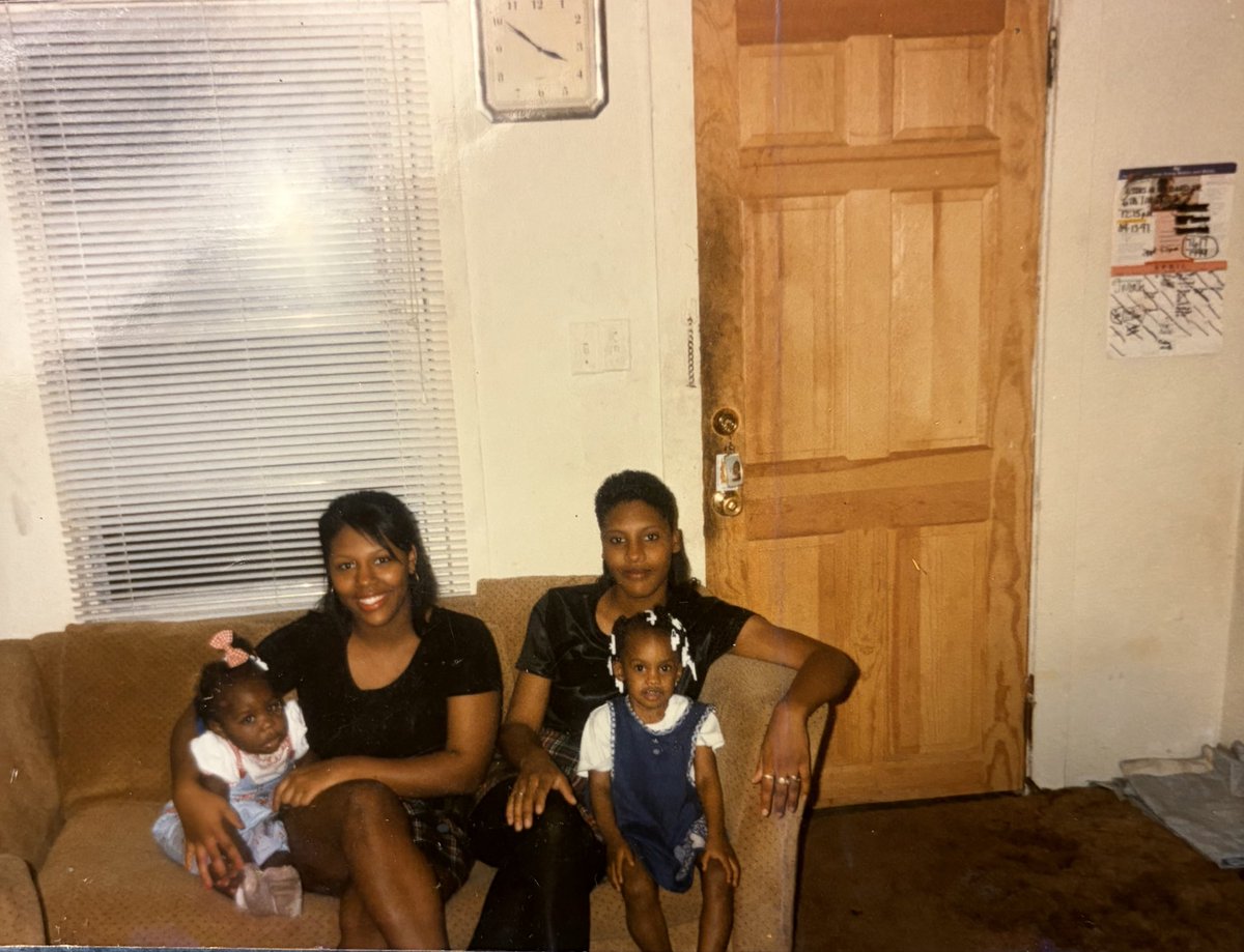 Ahki_Woo's tweet photo. Mama With The Rings Prichard nd Crichton Days https://t.co/MqujqL4fDq