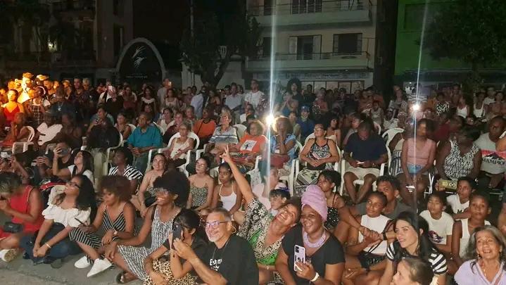 Roilancu1's tweet photo. Ahora mismo #BuenaFe en 23 y 12. 
#Cine #ICAIC #VIVARTE.
Es #26dejulio. Felicidades #Plaza. 
#PlazadelaRevolución 
#PlazaEnElCorazón 
#PlazaEn26 
#CubaVa https://t.co/DaKRr8vFyA
