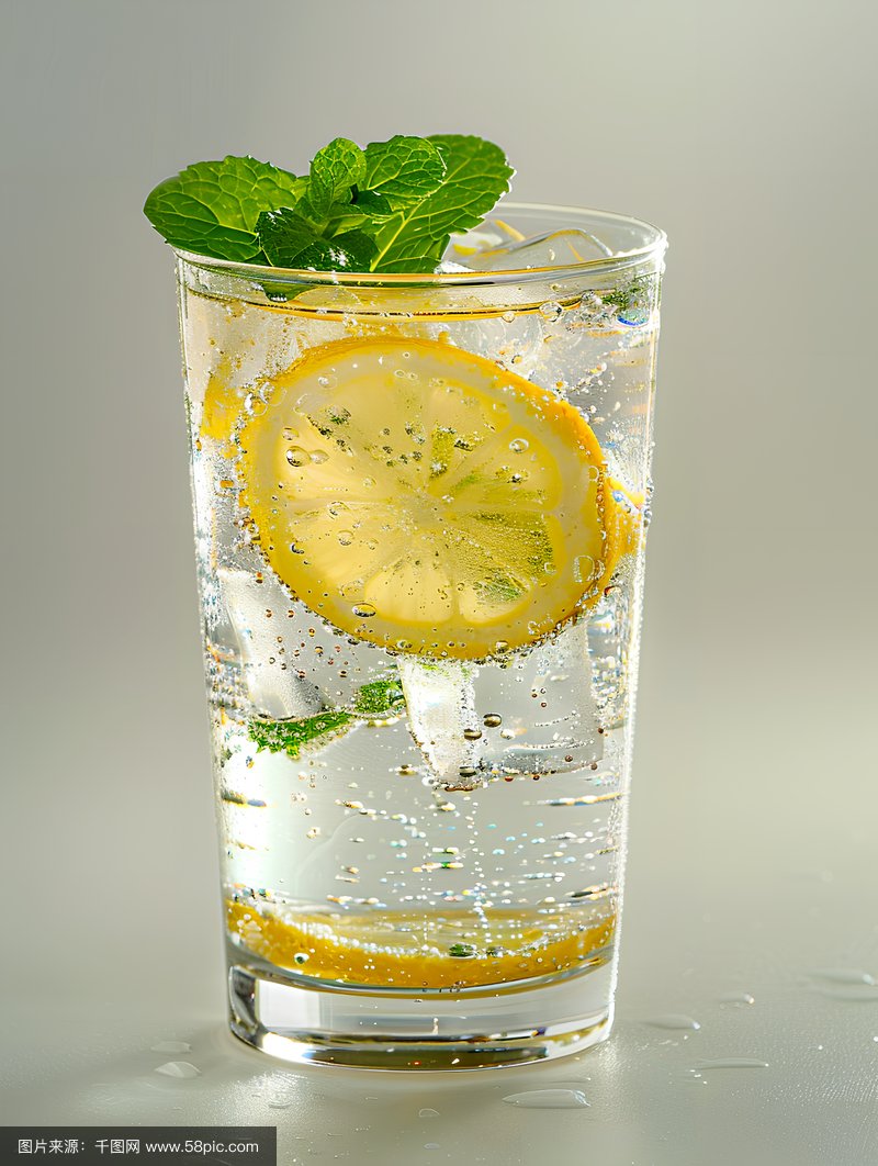 shadowplay20's tweet photo. Quick summer pick-me-up: iced lemon mint latte! Steep mint leaves in hot water, mix with cold brew + fresh lemon juice, top with a dash of honey. Sip u0026 glow!， https://t.co/AUVbk3Jx0e