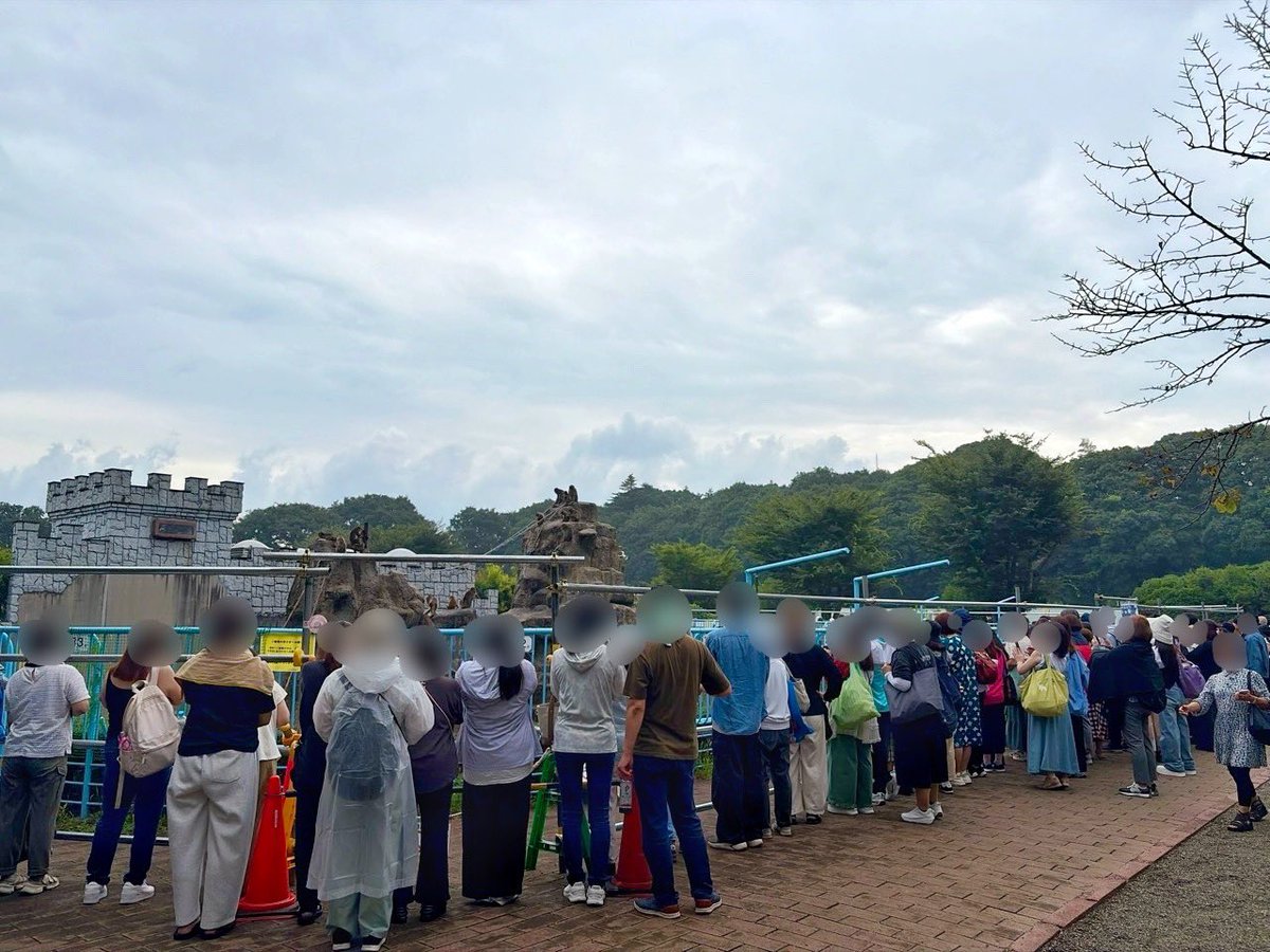 ichikawa_zoo's tweet photo. 7/26(日)13:55
現在の空模様はこんな感じです。
一時雨が降りましたが今は止んでいます。

この後、大雨や雷などが近づいた場合
館内アナウンス及び警備員より
屋内避難などの指示をすることがあります。
安全に、楽しい一日にしましょう☺️

#市川市動植物園
#HappyBirthdayPunch https://t.co/Qra4IAdtaM