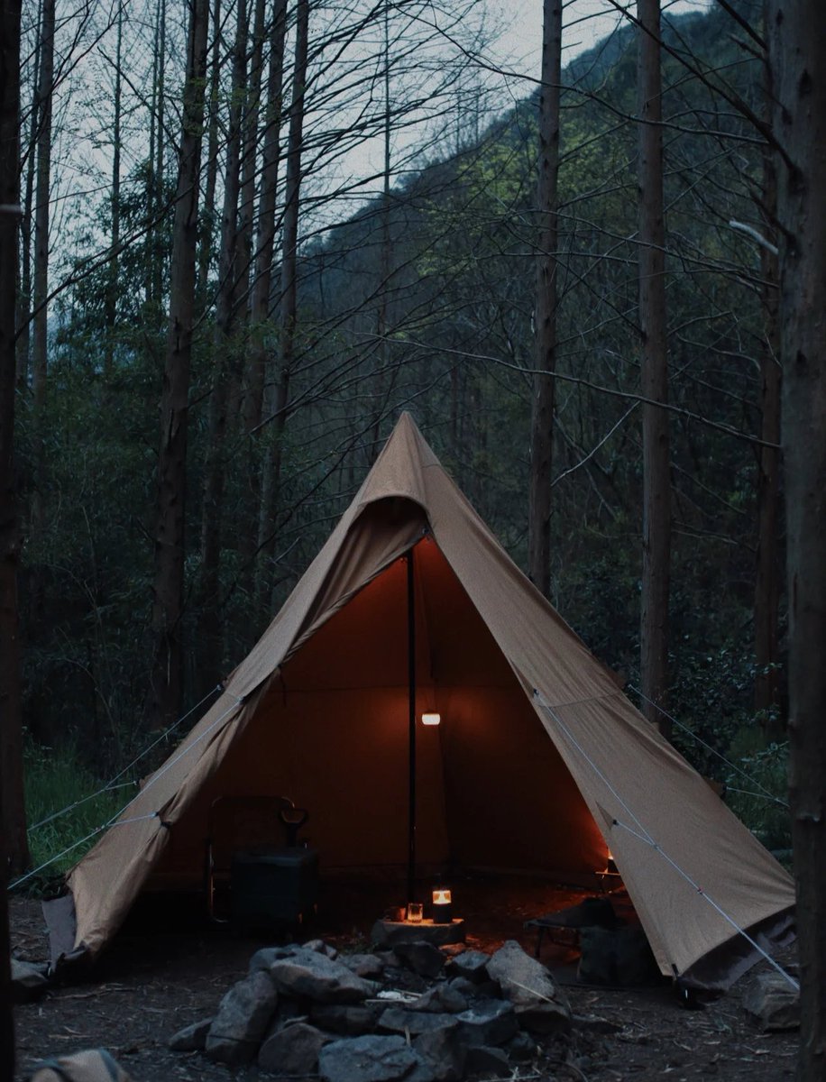 2deuceTWO's tweet photo. Just spent the coziest night under thousands of stars by the lake—smores, campfire songs, and zero notifications. Pure perfect! ， https://t.co/HyJPMrAgvy