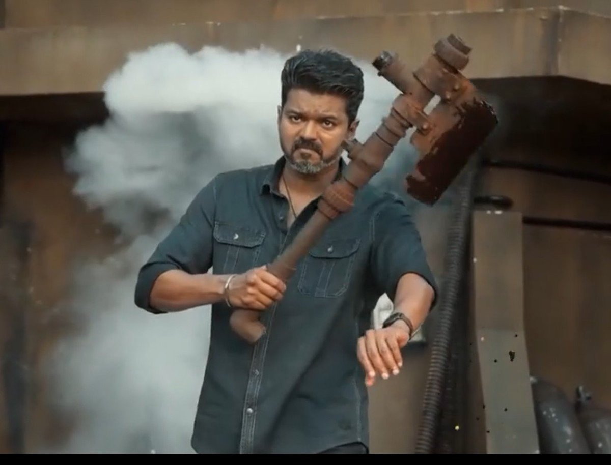 gypsy_online5's tweet photo. அய்யனார் உடம்புல ஆத்தா புகுந்தா எப்டி இருக்கும்? அப்டி அடிக்கிறான் தலைவரே

ஒவ்வொரு அடியும் மின்னல் மேல இறங்குனா மாதிரி இருக்கு...!!!

அவனை காட்டு...

Heyyyy Thalapathyyyyyyy 🔥 🔥 🔥

#JanaNayagan https://t.co/7Ez16qeKmC