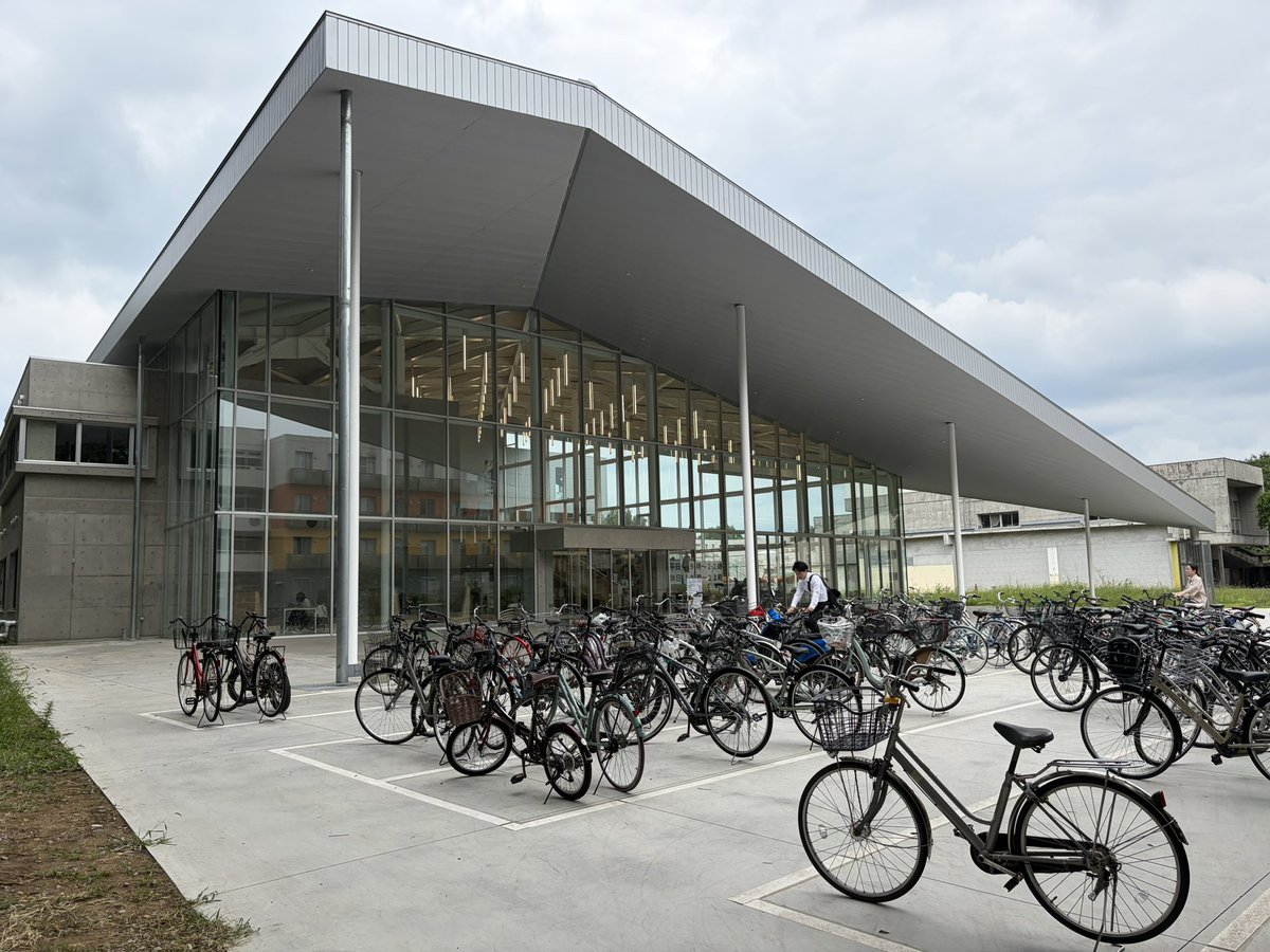 qqpann's tweet photo. 平砂にいつのまにかすごい未来的なオシャ建物ができてた https://t.co/EkPi5JJ7Uf