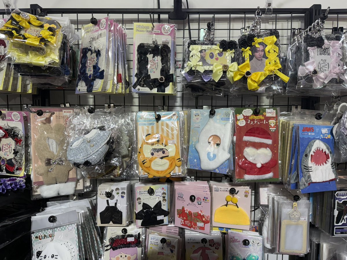 EveryTh1ng_Shop's tweet photo. วันนี้วันสุดท้ายแล้วน้า🙌

— แวะมาดู #อิตะแบค โรเซ็ต เฟมการ์ด ชุดตุ๊กตา และสินค้าอื่นๆ กันก่อนได้นะคะ มีสินค้าเข้าใหม่ด้วย✨

ใครที่ต้องการใช้กระเป๋าเร่งด่วนสำหรับงาน #มหกรรมนิยายนานาชาติ2026 แวะมาดูฝั่งตรงข้ามได้น้า หรือสั่งแล้วร้านวิ่งไปส่งให้ถึงหน้างานได้เล้ย 🏃‍♀️💨

🗓️วันที่ 25-26 กรกฎาคม 2569 | 11.00 - 19.00 น.
📍ชั้น4 จามจุรีสแควร์ (งาน CosNatsu)