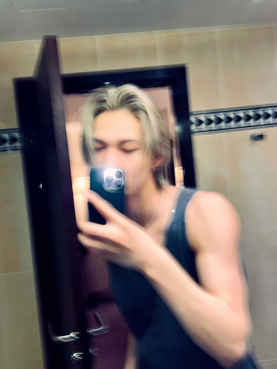 rikvisual's tweet photo. This type of ni-ki pics 🔛🔝 https://t.co/MdawtrhEfr
