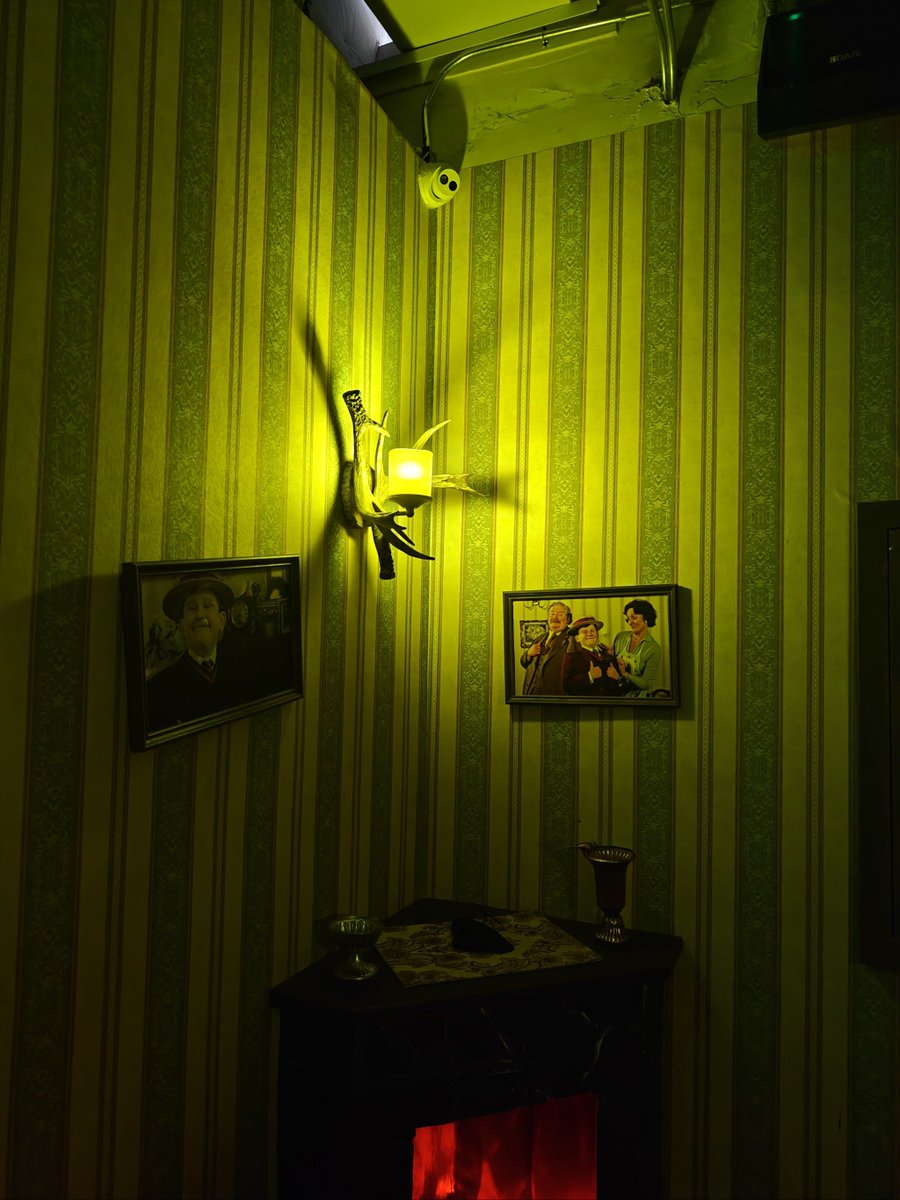 youtoo2017's tweet photo. [Locked in a dim escape room—solve the cipher, crack the wall, escape before the timer hits zero!  #EscapeRoomChallenge]， https://t.co/oDam5KEgog